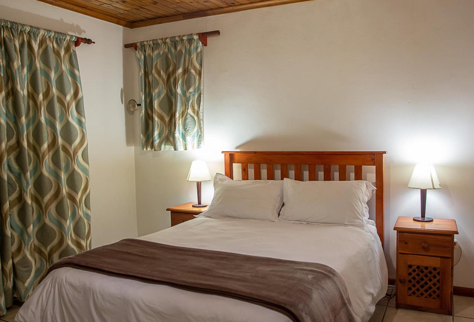 Six-Bedroom House - Photo 1