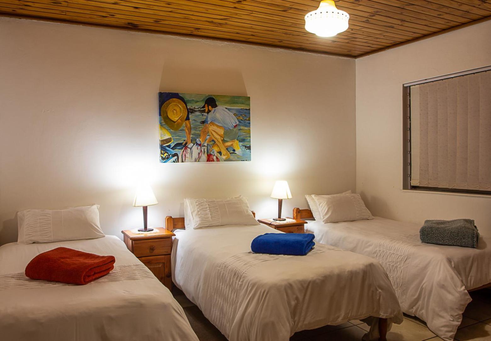 Six-Bedroom House - Photo 42