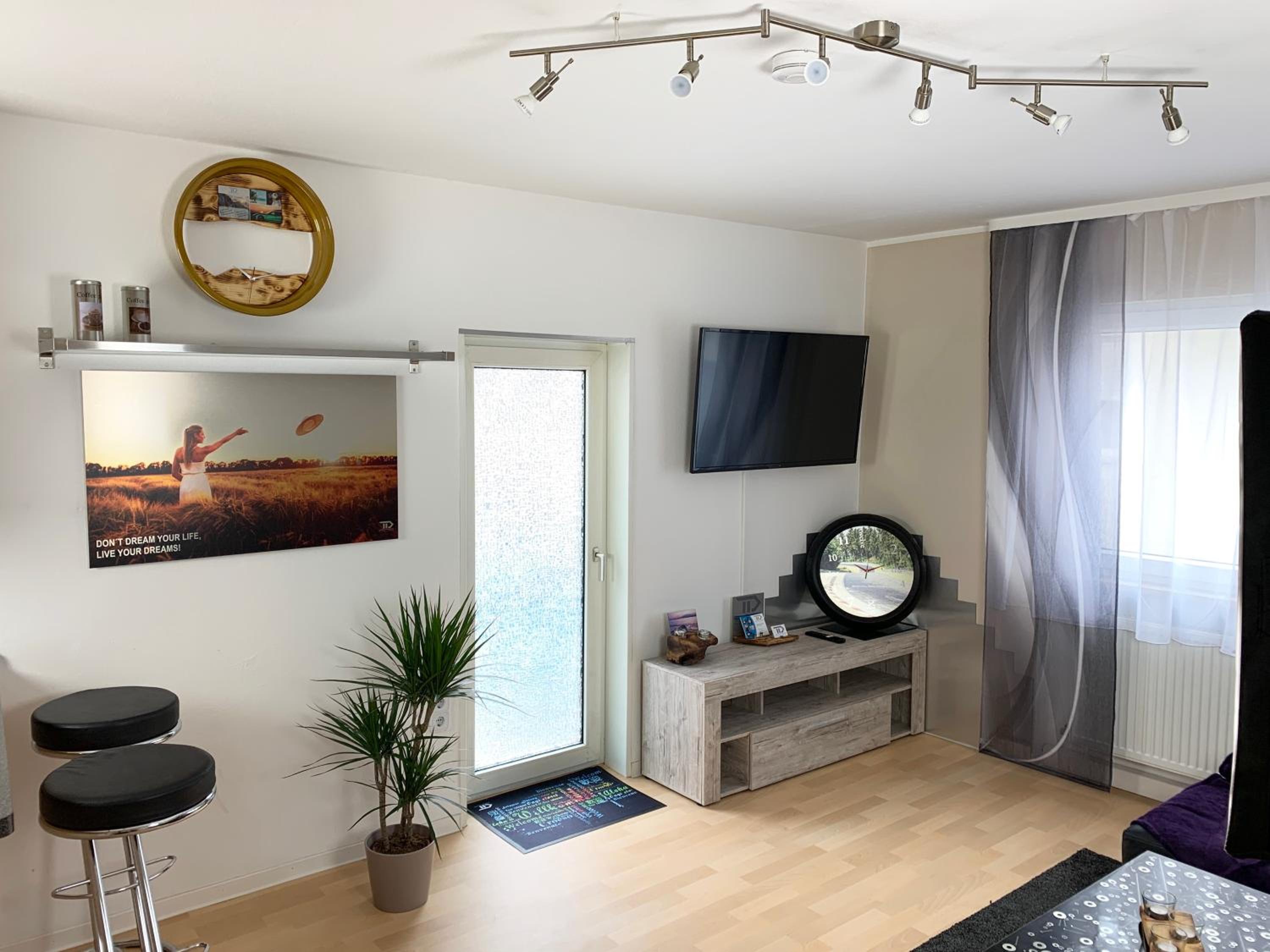 One-Bedroom Apartment - Photo 2