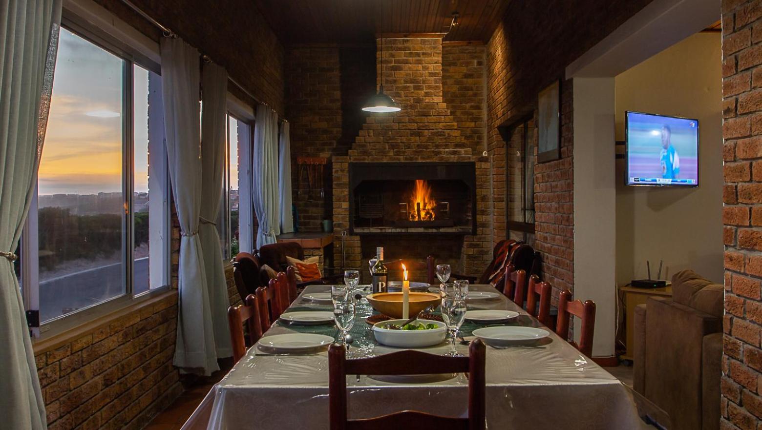 Six-Bedroom House - Photo 38