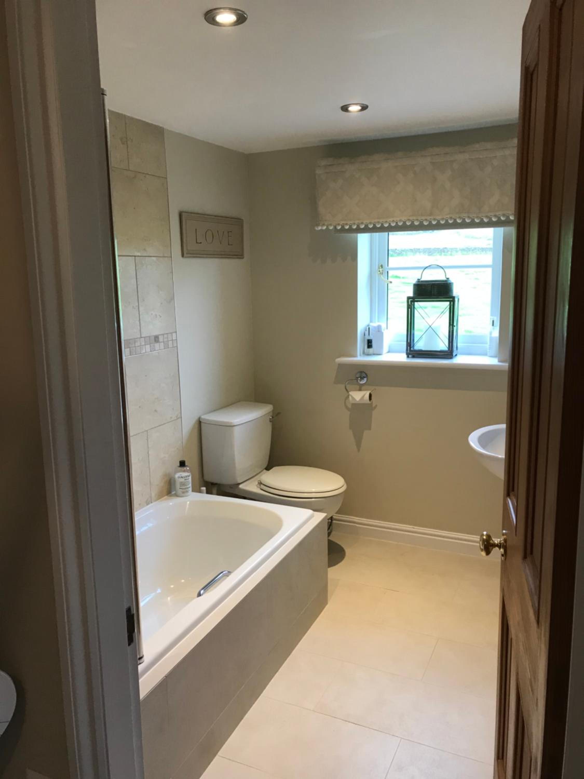 Deluxe King Room - Photo 6