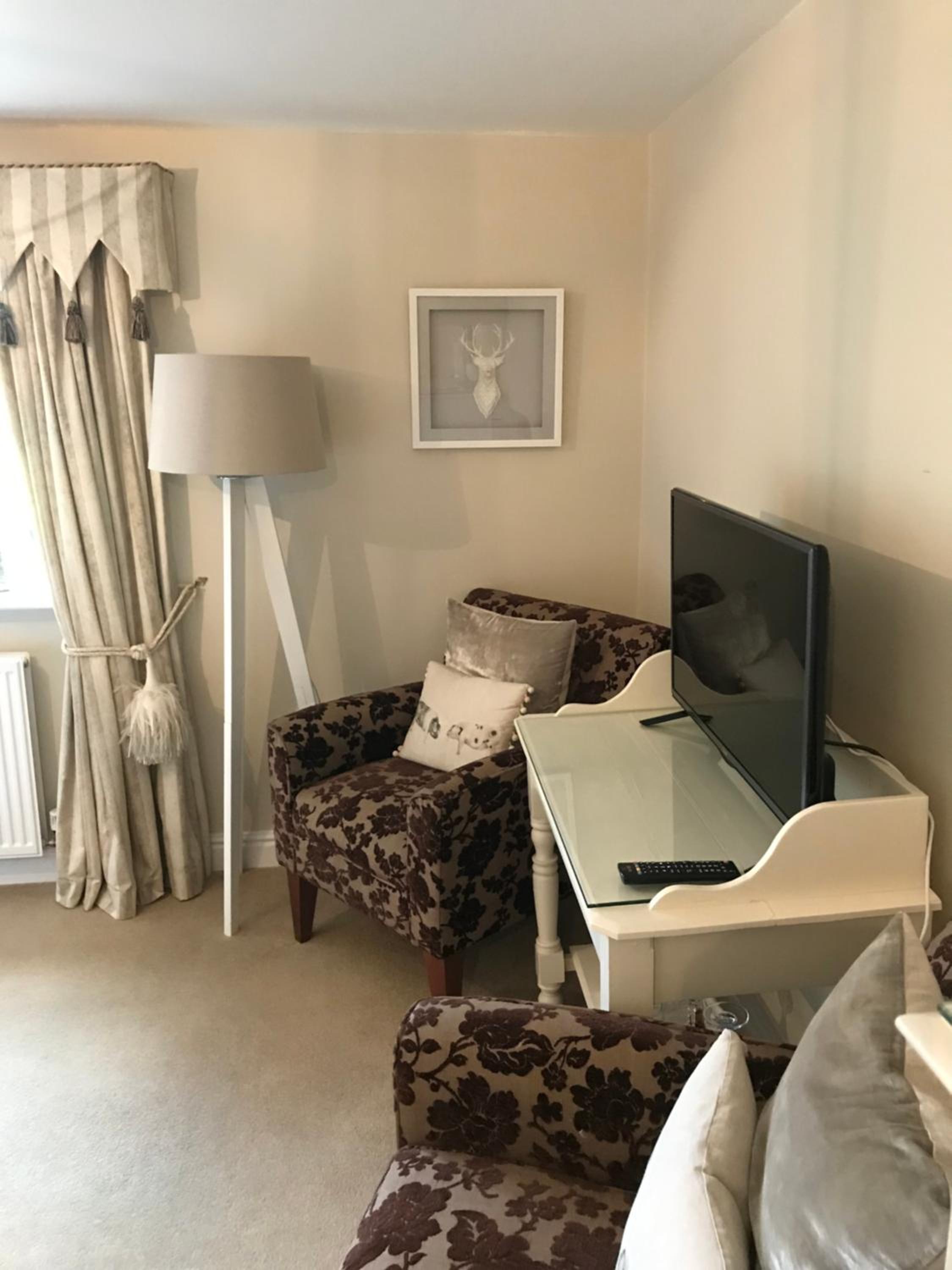 Deluxe King Room - Photo 5
