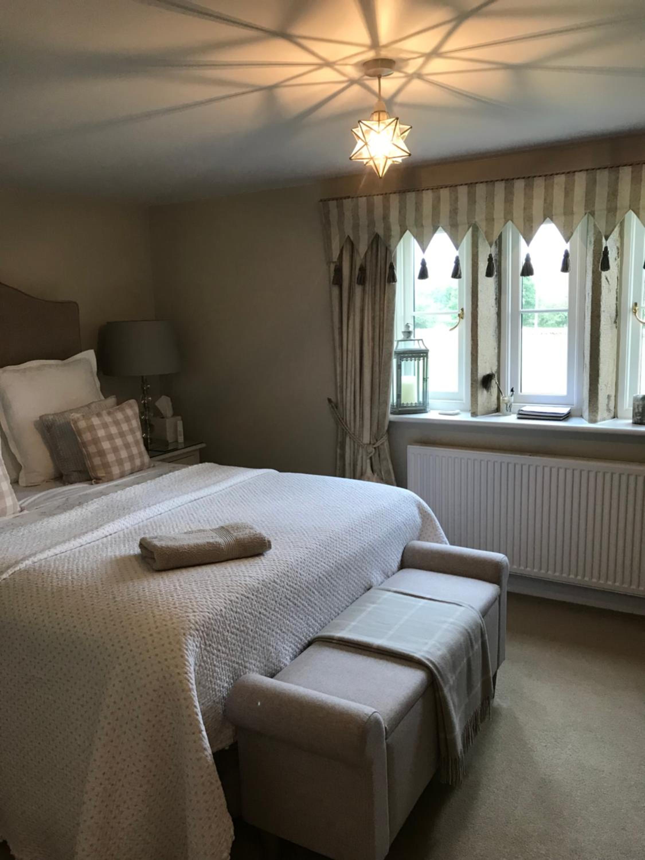 Deluxe King Room - Photo 8