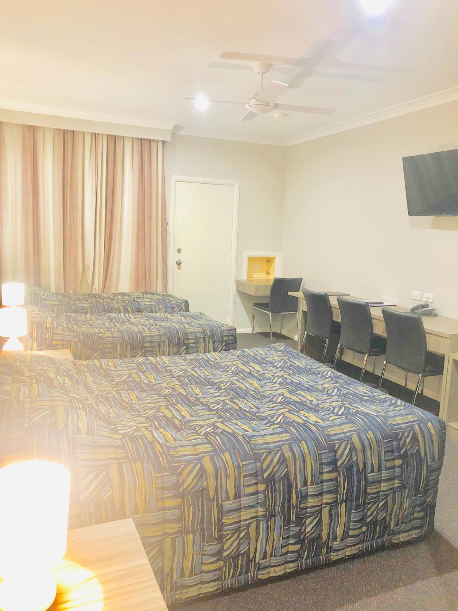 Executive Family Room photo 3
