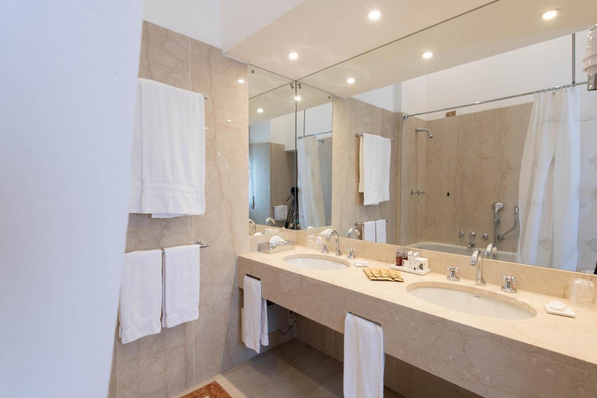 Quadruple Room - Photo 3