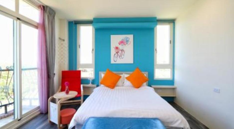 Deluxe Double Room with Balcony - Photo 12