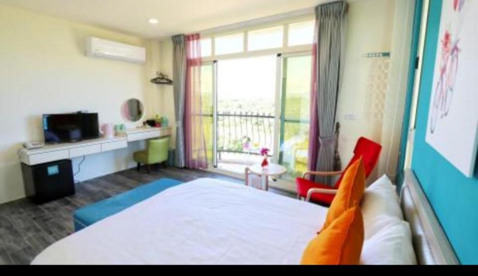 Deluxe Double Room with Balcony - Photo 7