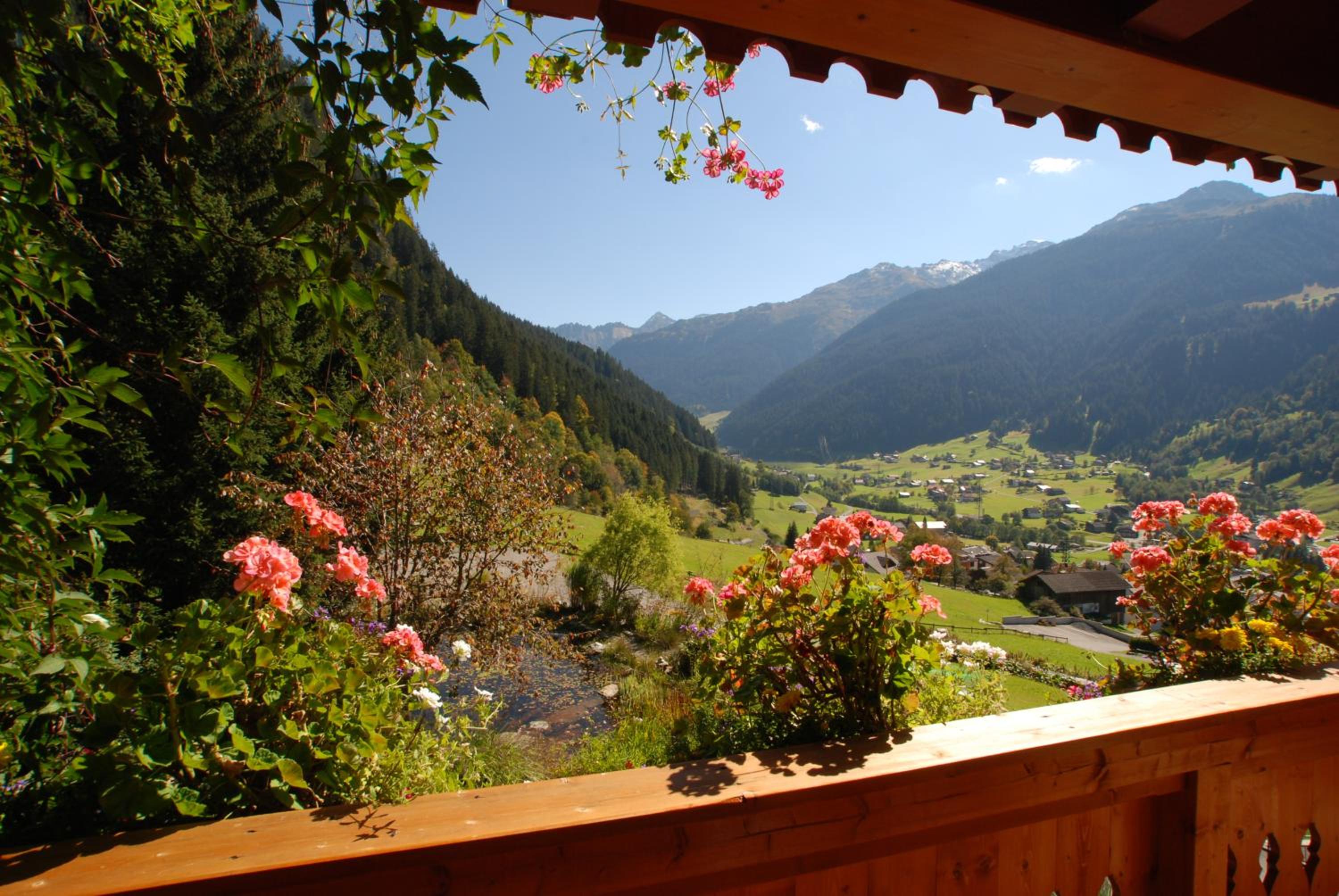 One-Bedroom Apartment with Balcony photo 2