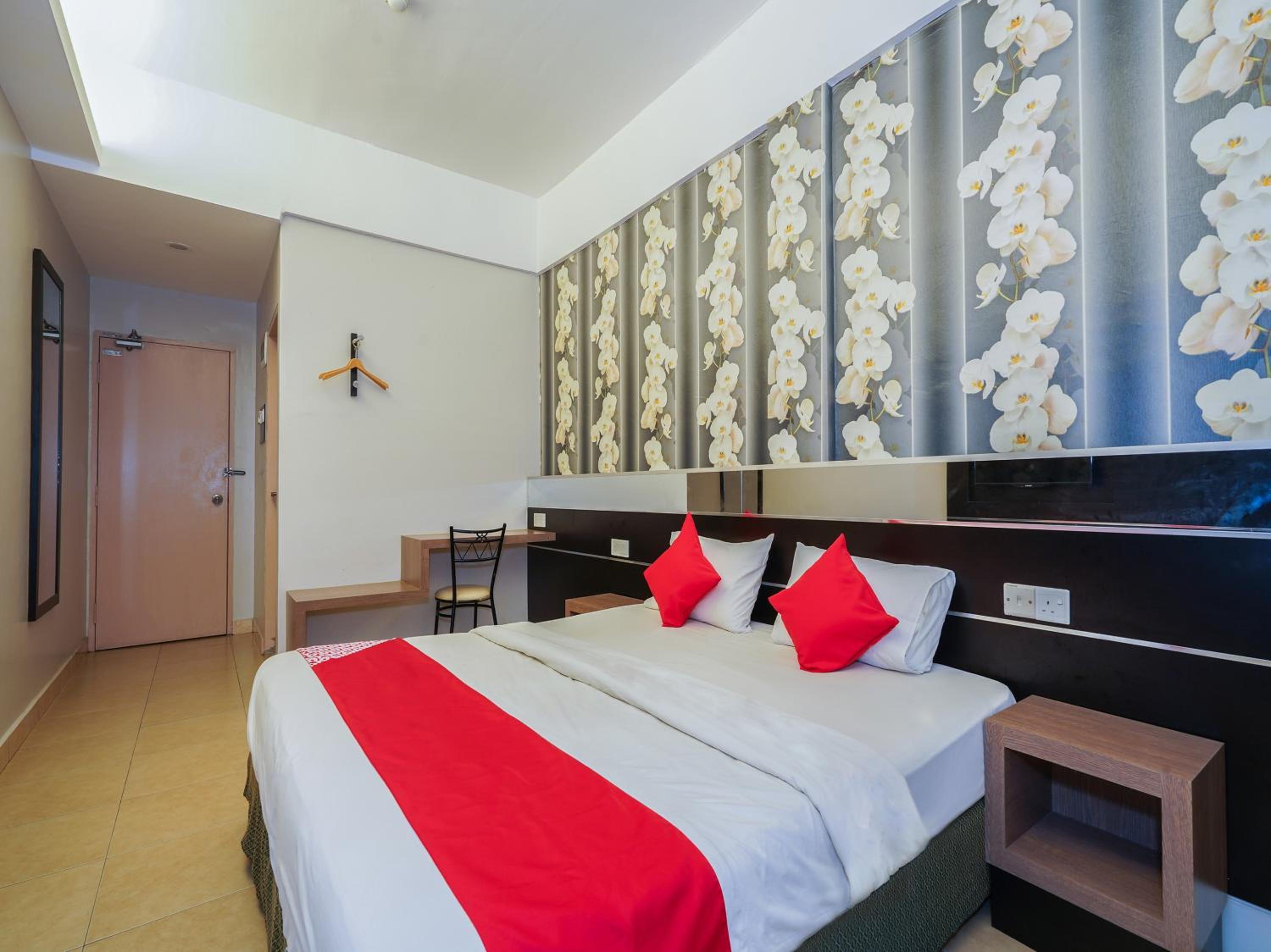 Deluxe Suite - Photo 3