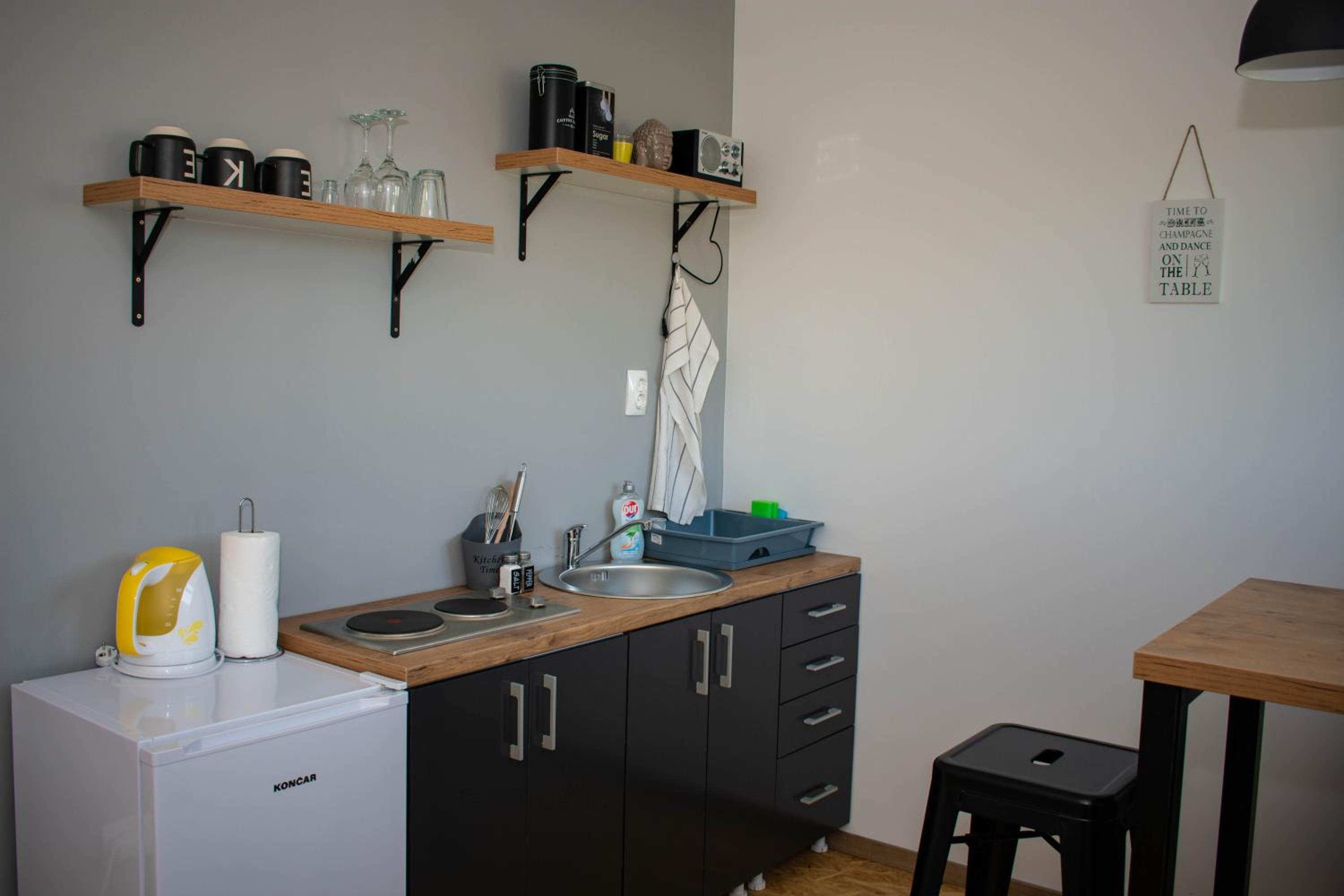 One-Bedroom House - Photo 21