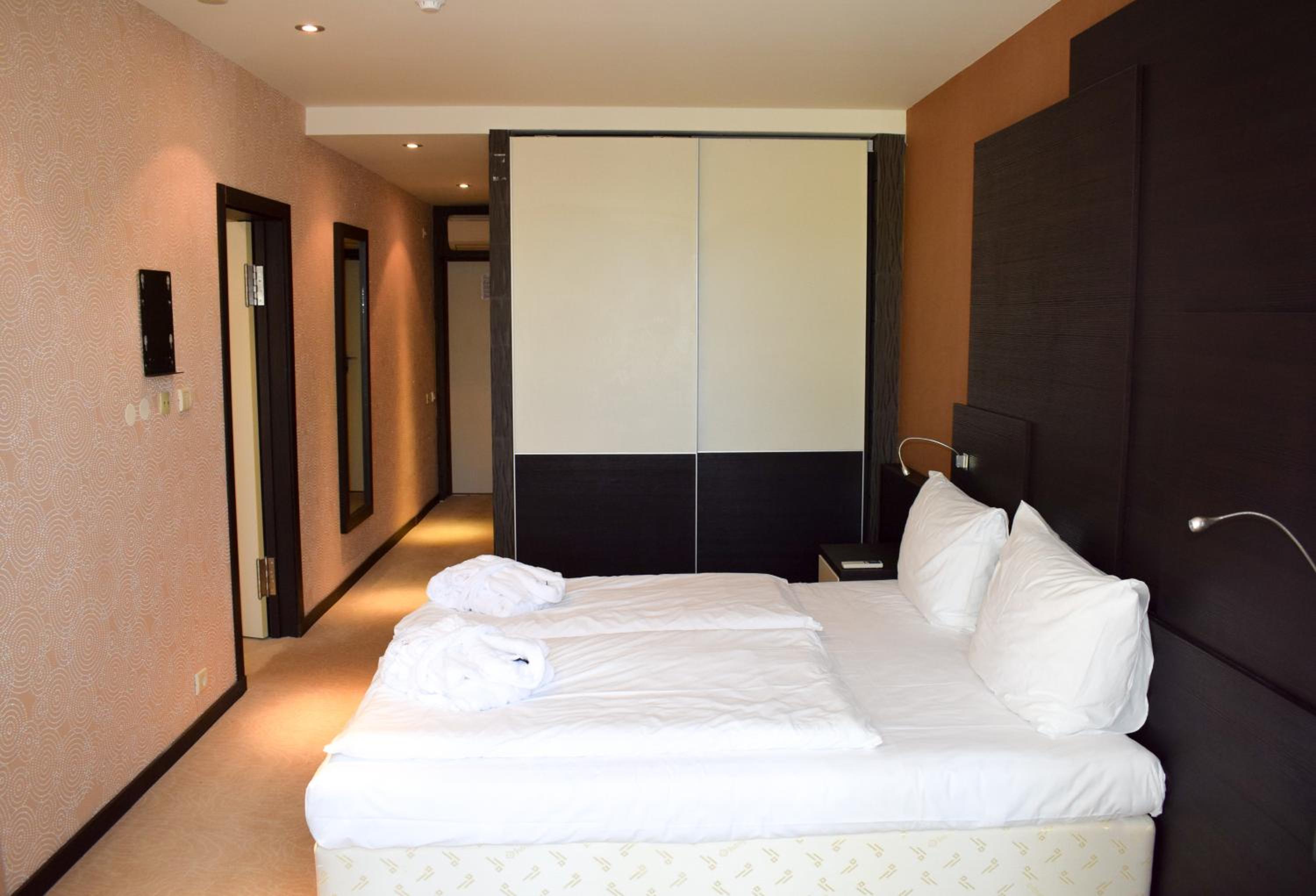 Connecting Rooms - Mobility Access