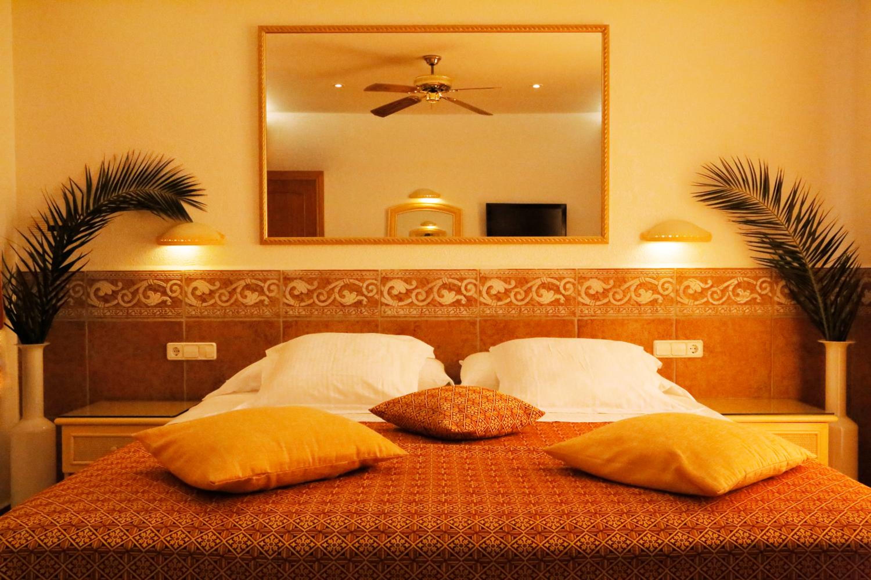 Standard Double or Twin Room with Sea View - Photo 2