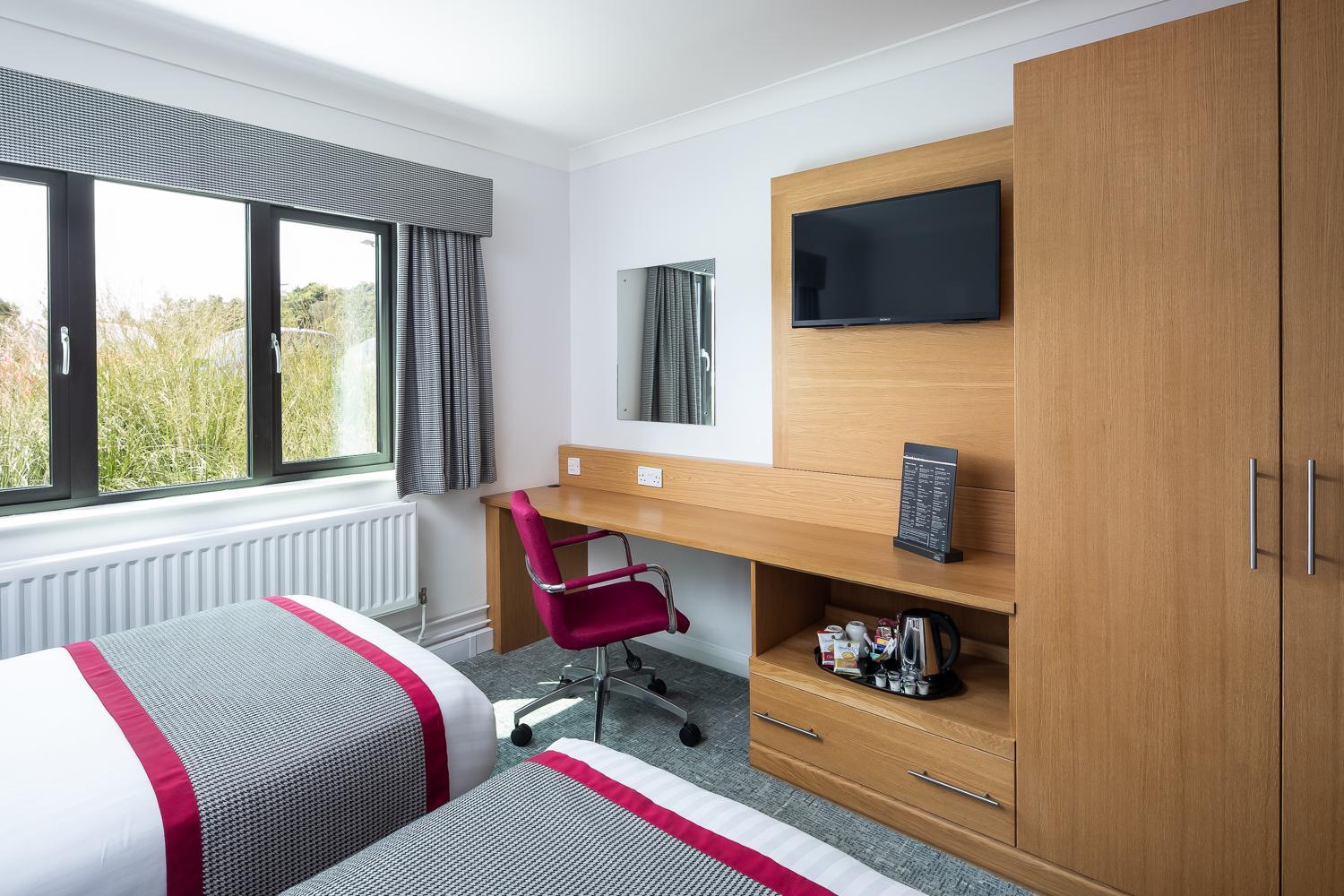 Standard Twin Room - Photo 5