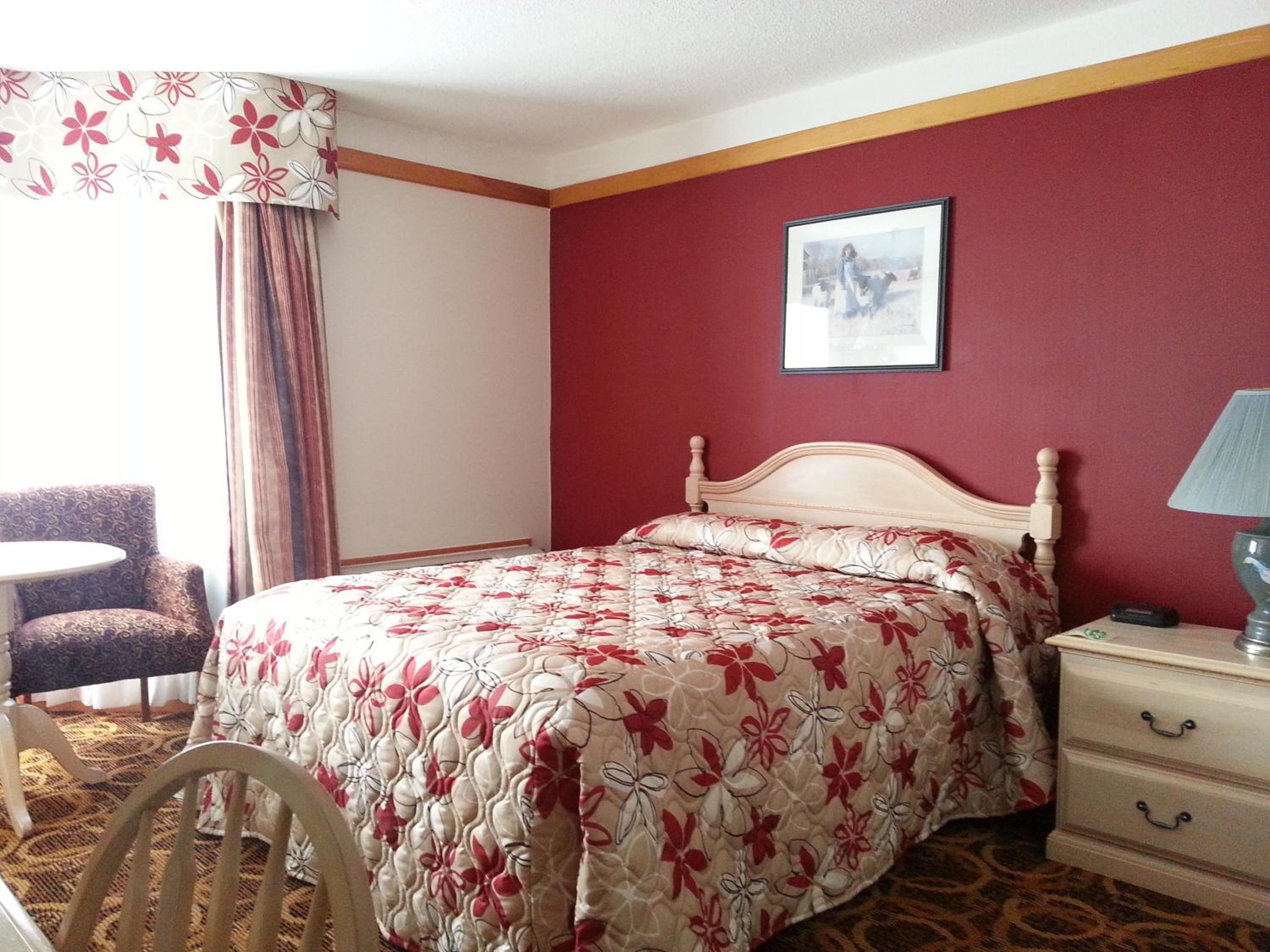Queen Room photo 2