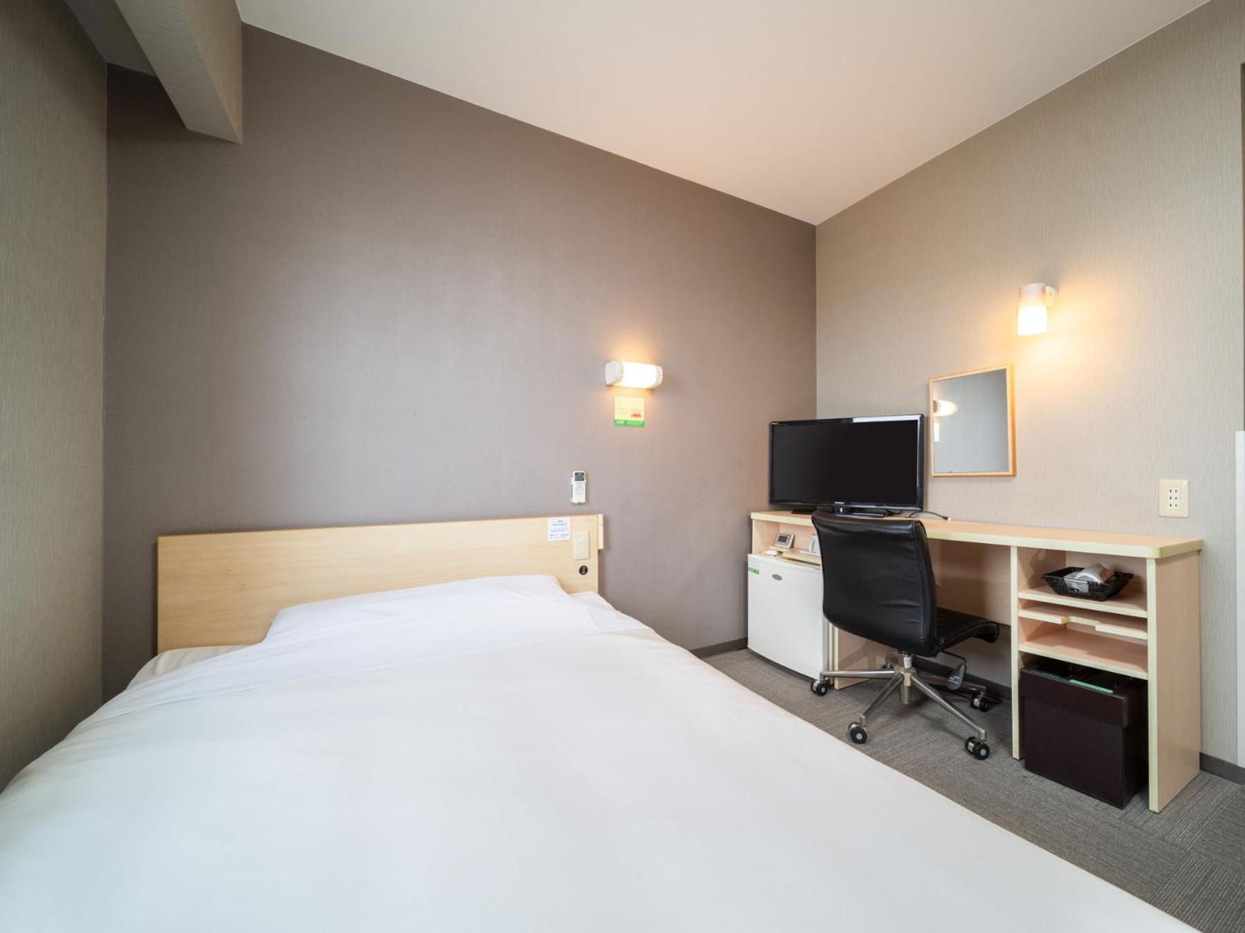 Standard Double Room - Smoking - Photo 6