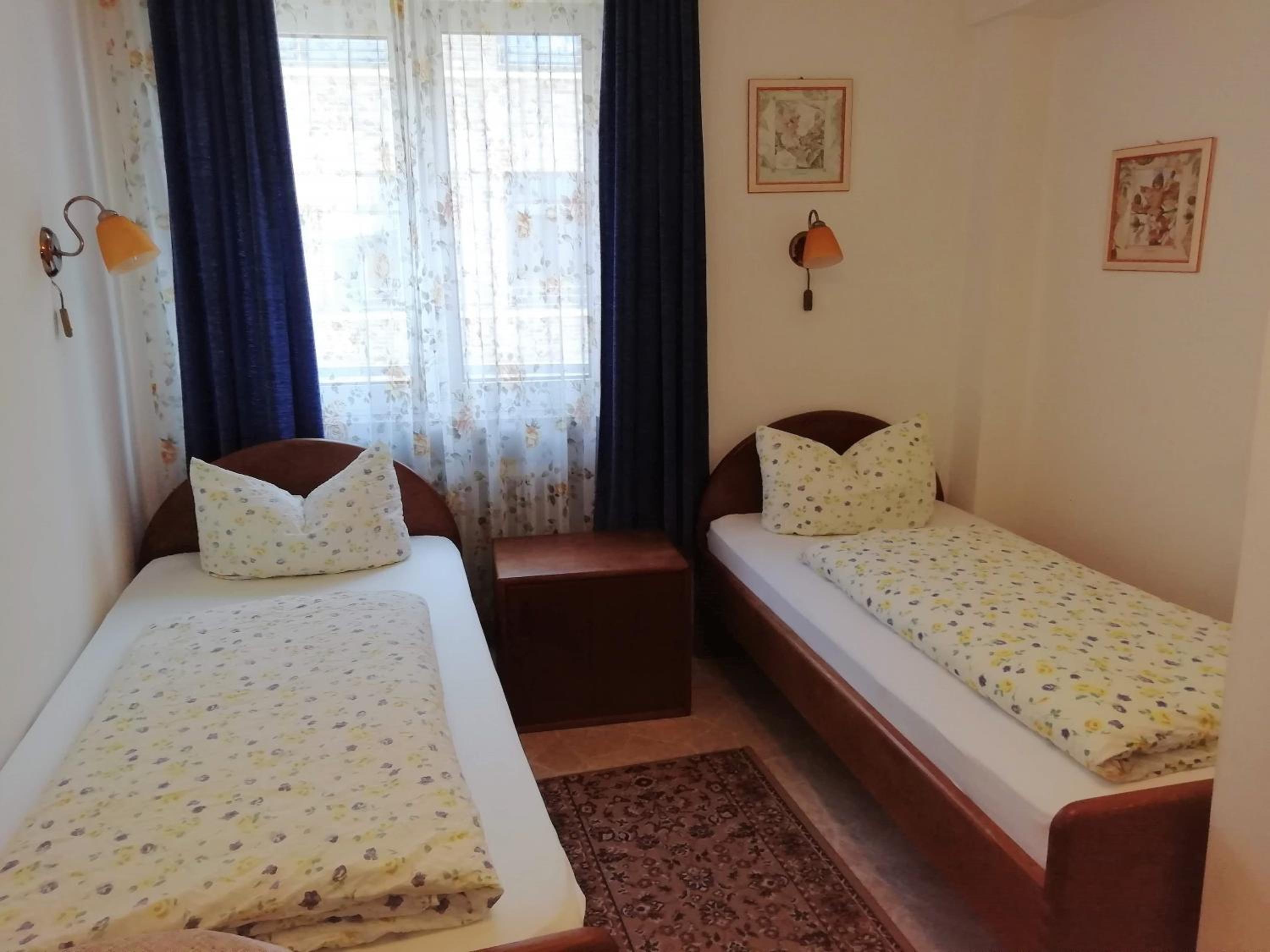 Twin Room - Photo 1