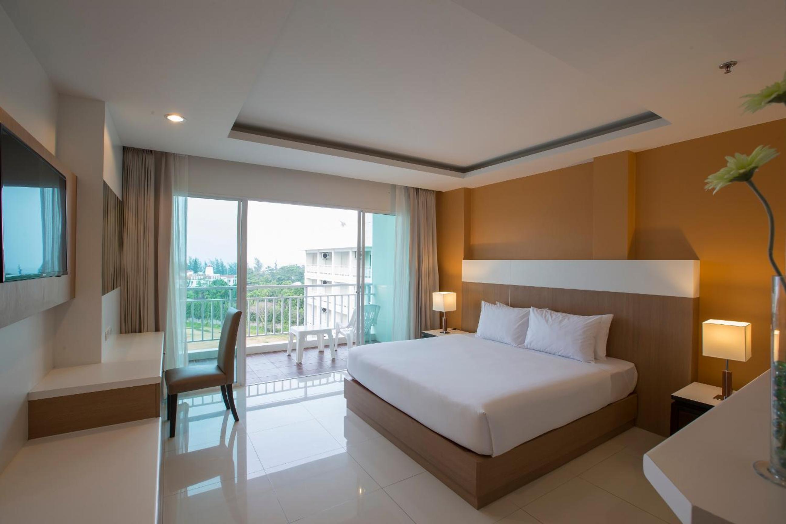 Deluxe Double or Twin Room photo 3