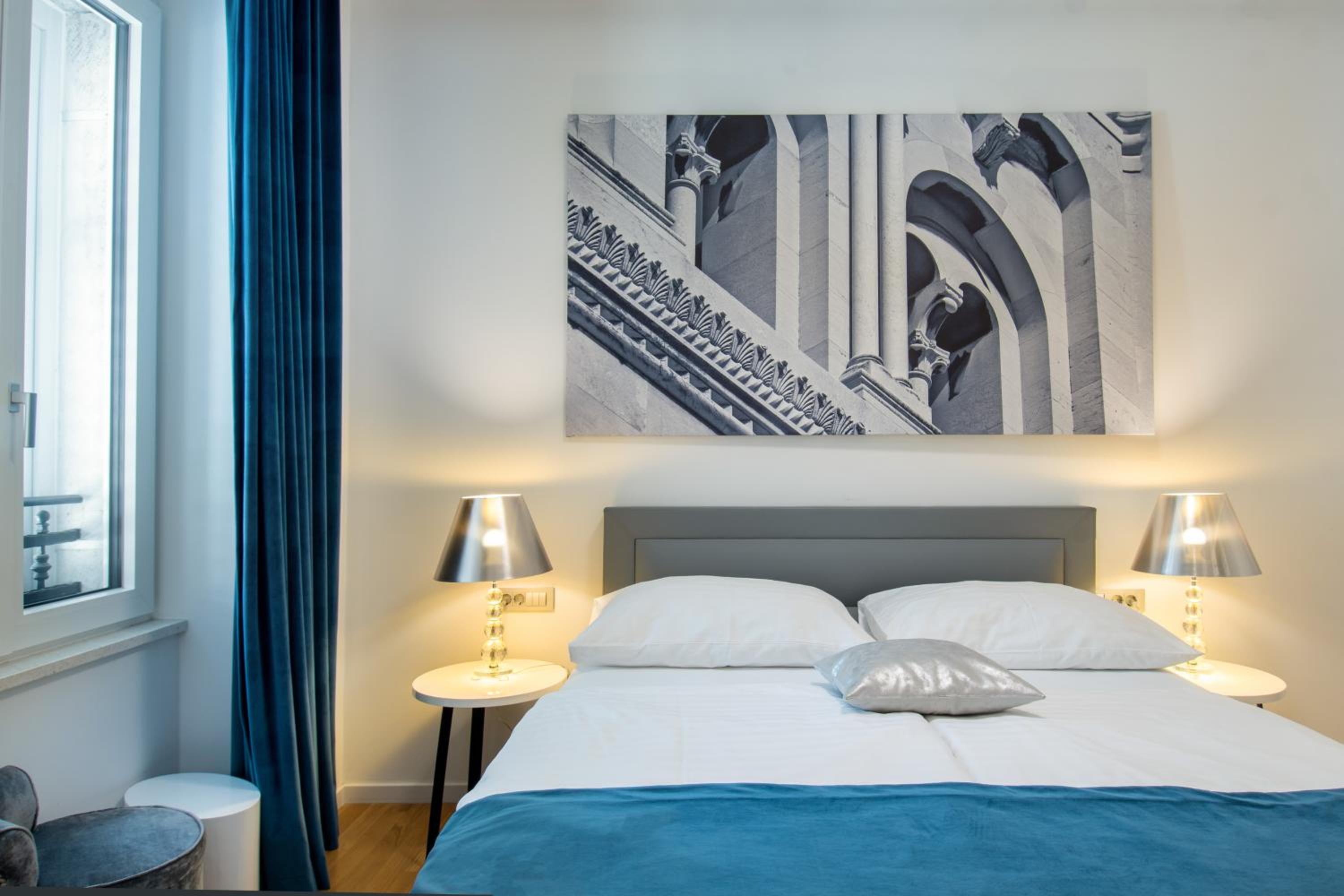 Deluxe Queen Room