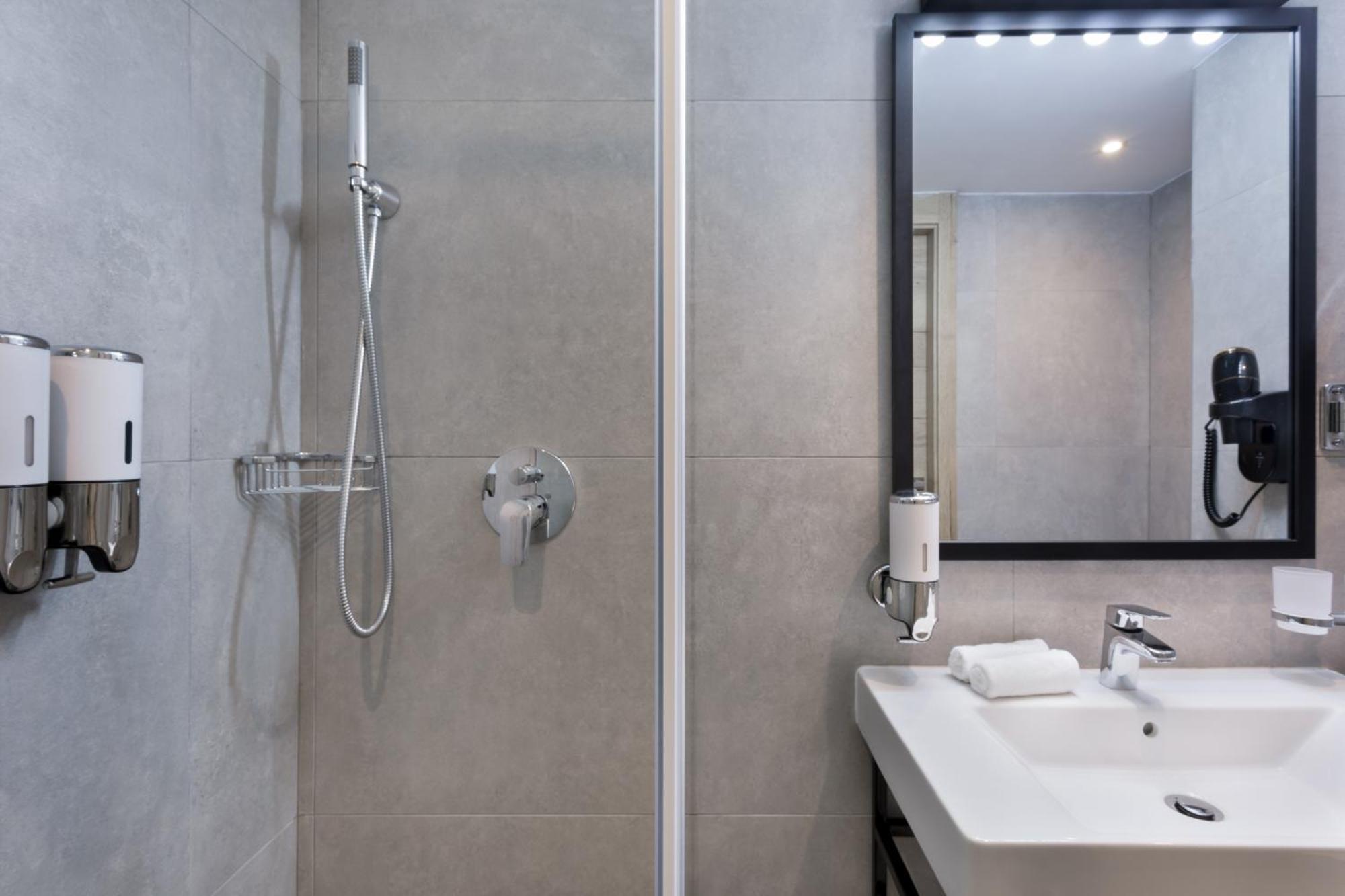 Superior Double or Twin Room - Photo 8
