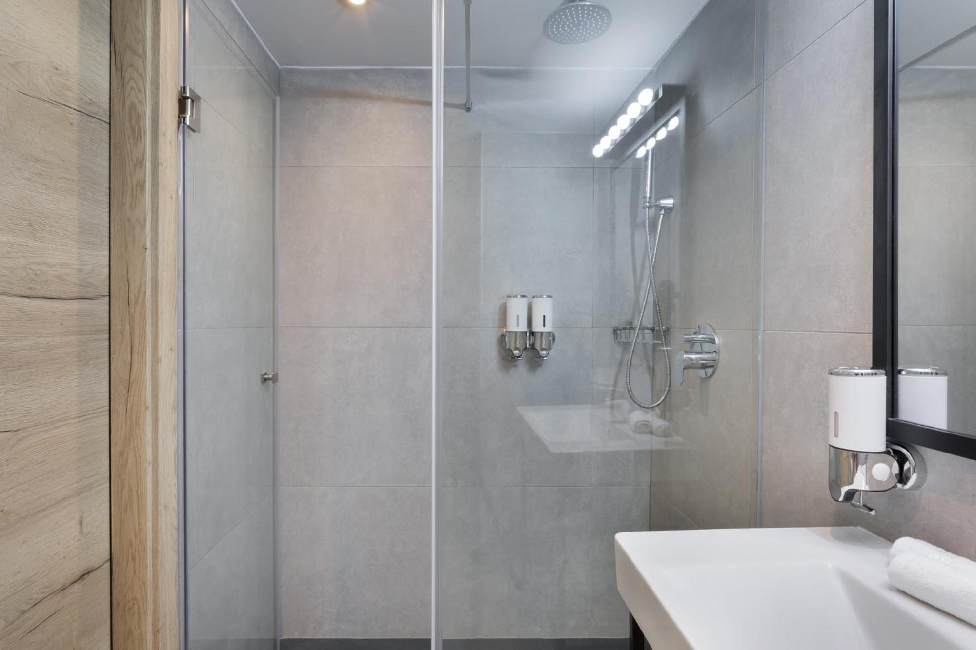 Superior Double or Twin Room - Photo 7