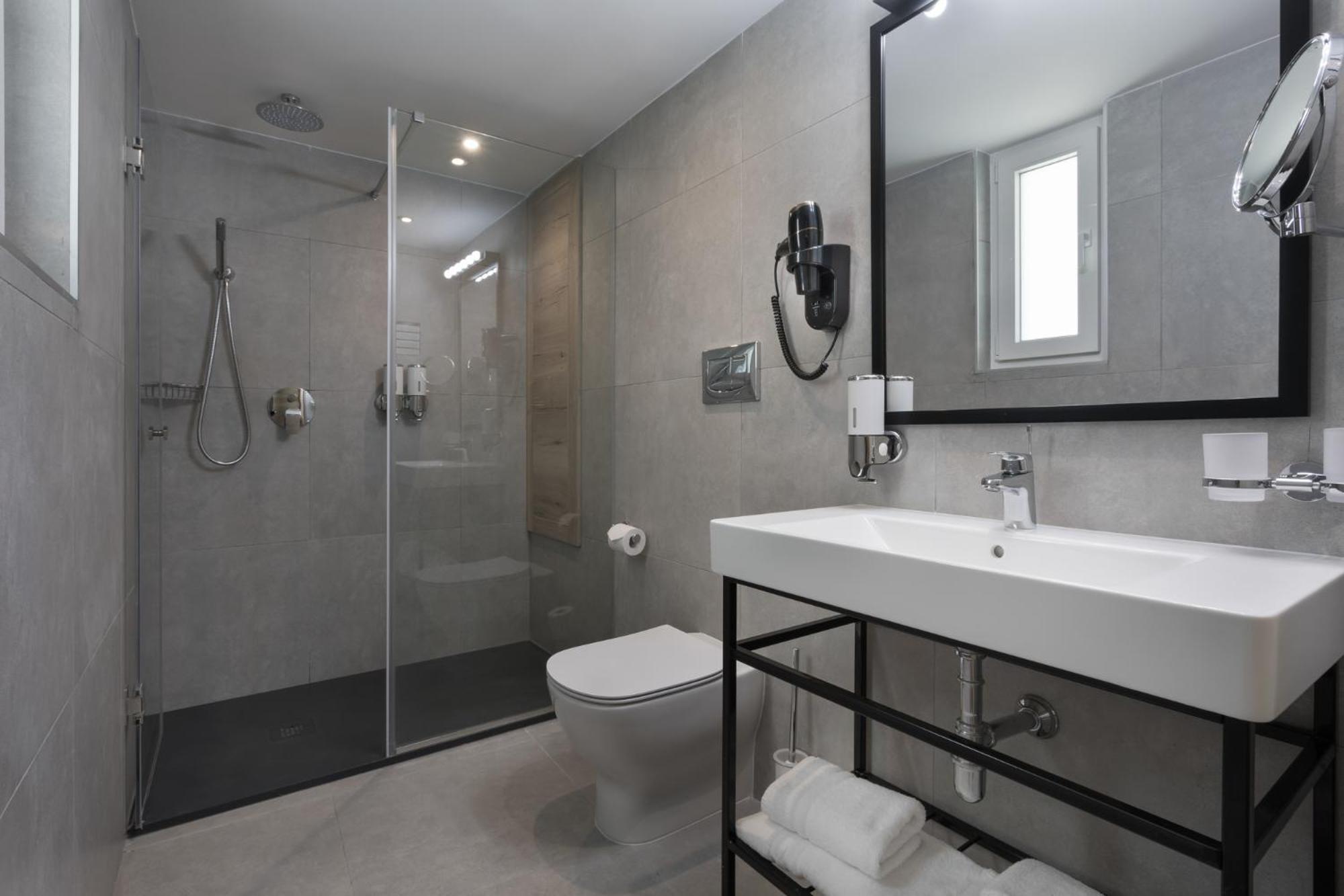 Superior Double or Twin Room - Photo 2