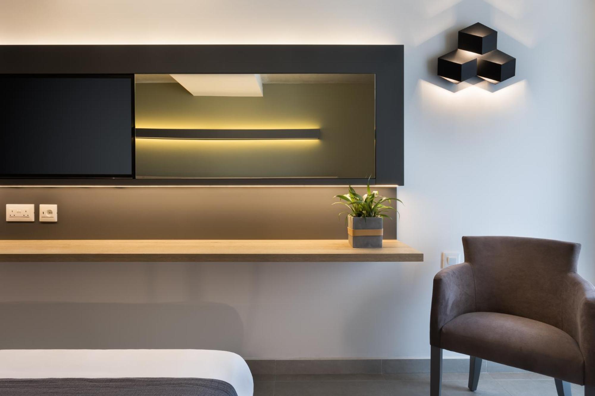 Family Room - Photo 6