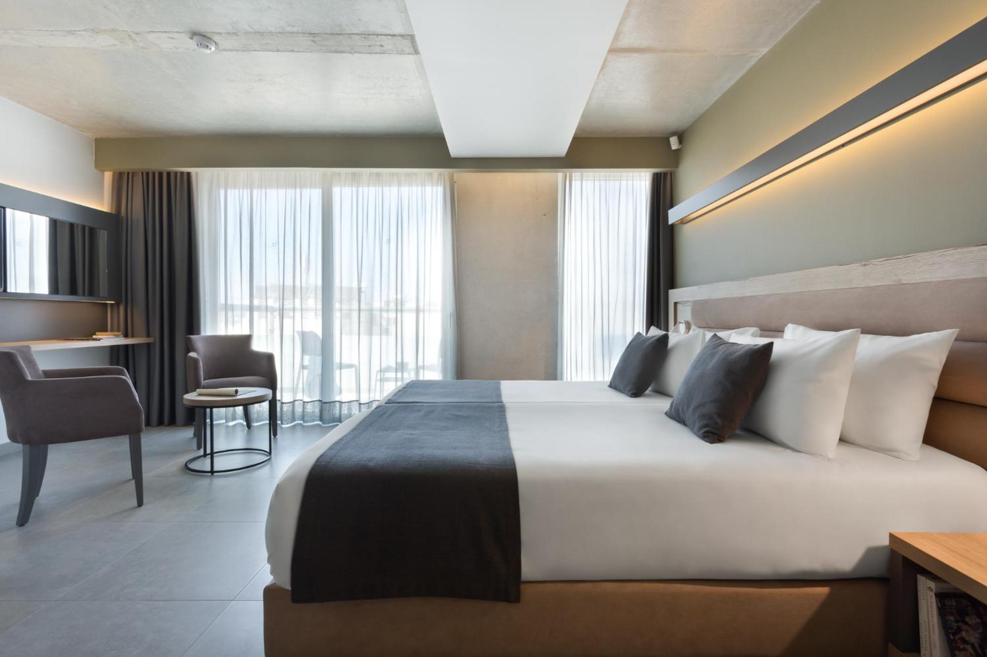 Superior Double or Twin Room - Photo 10