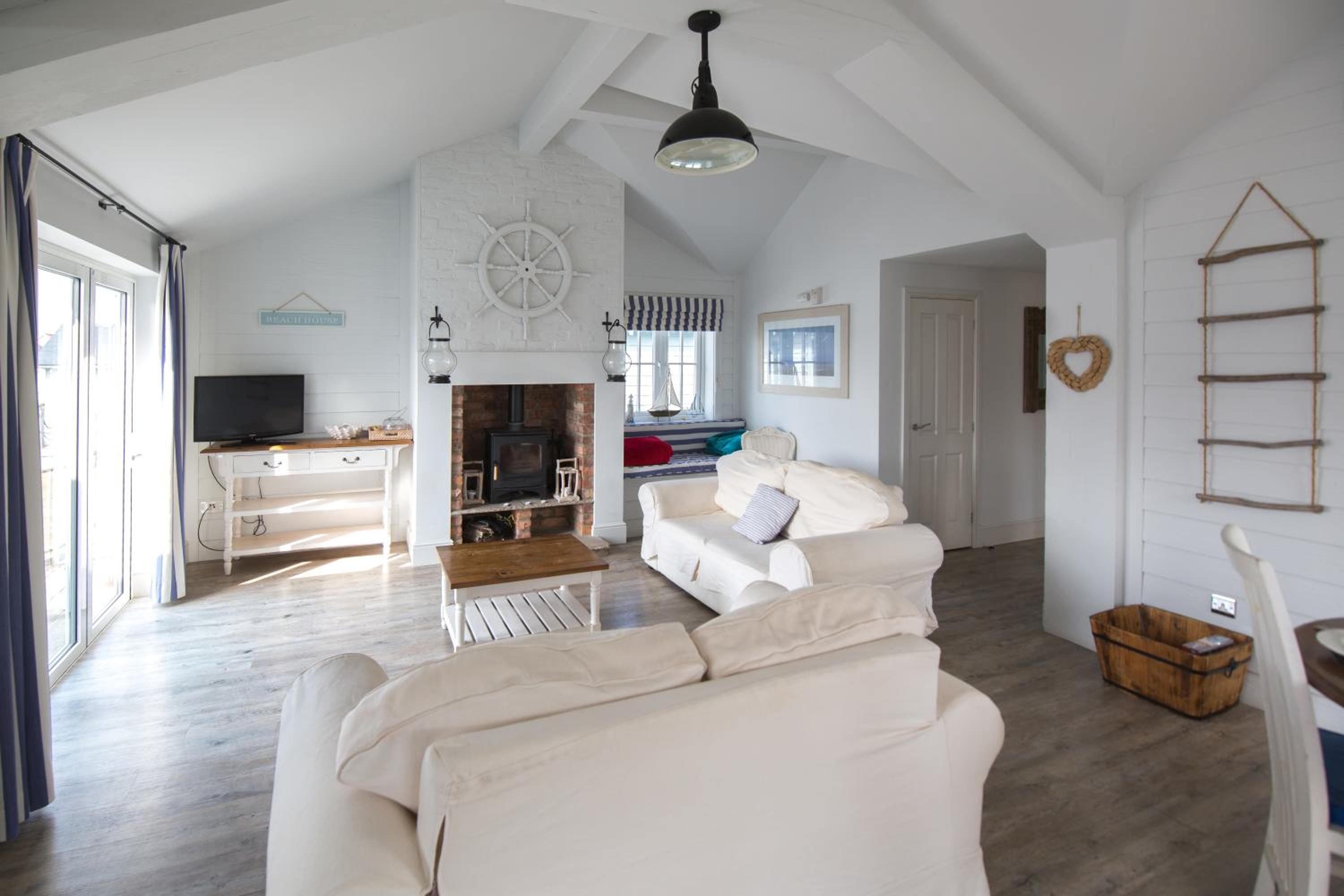 4 Berth Luxury Beach House Pet Free (2xD)