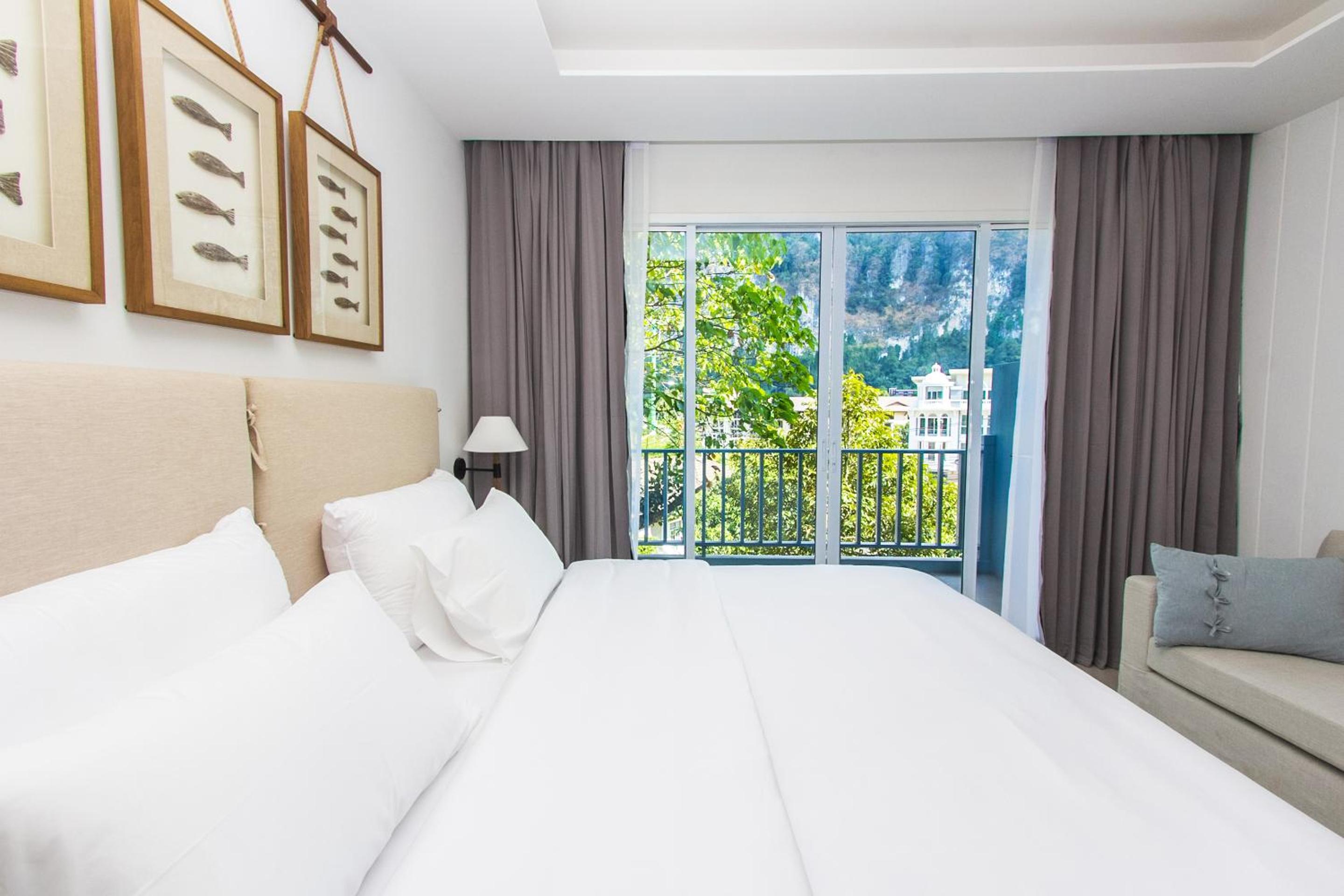 Deluxe Double Room or Twin Room with Cliff View photo 2