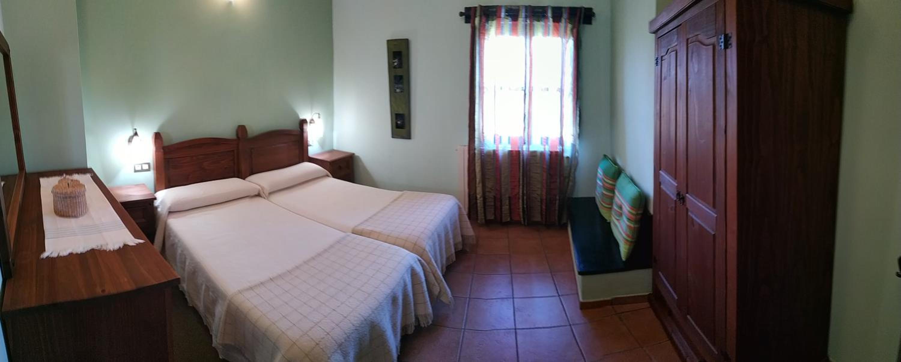 Five-Bedroom House photo 2