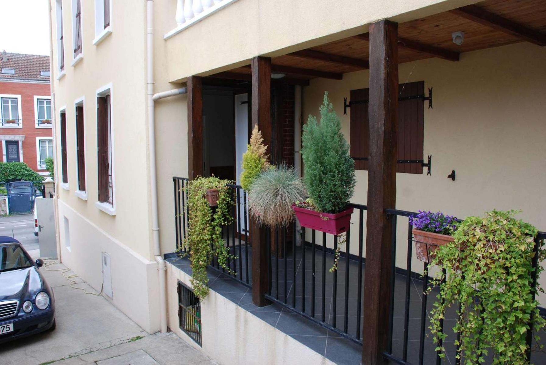 One-Bedroom Apartment - Photo 1