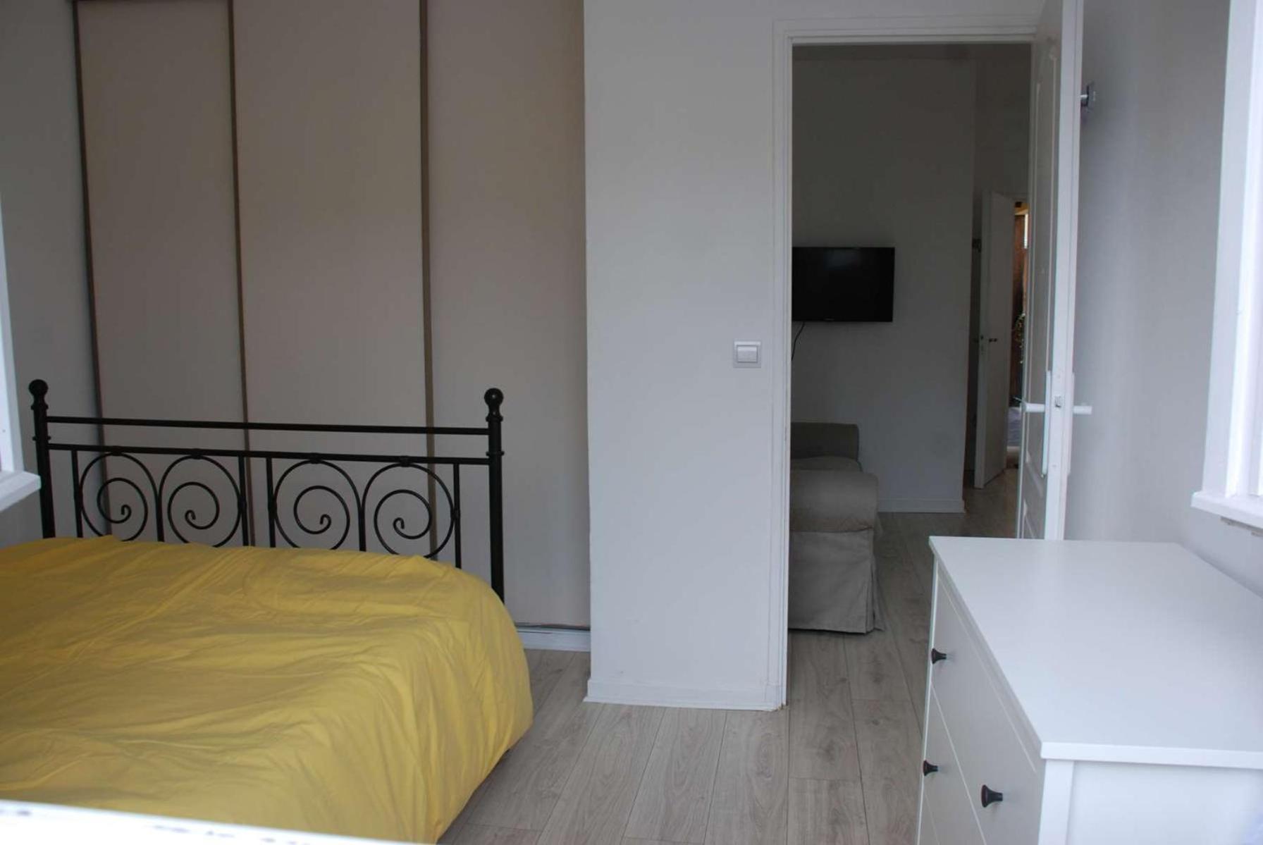 One-Bedroom Apartment - Photo 2