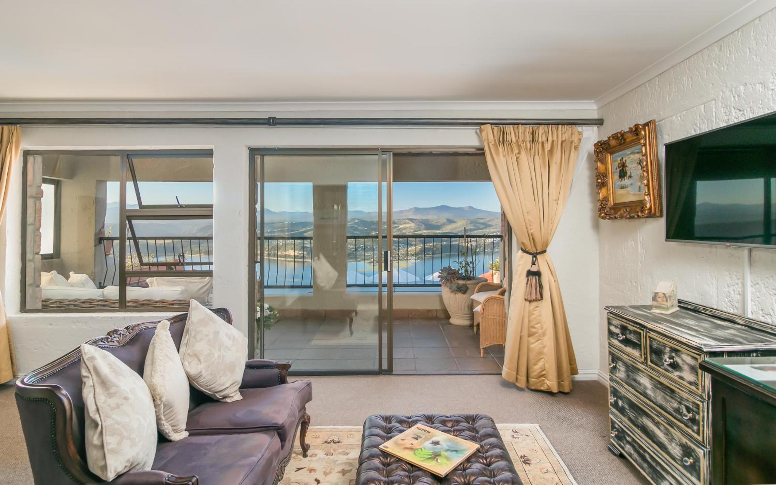 King Suite with Pool View photo 3