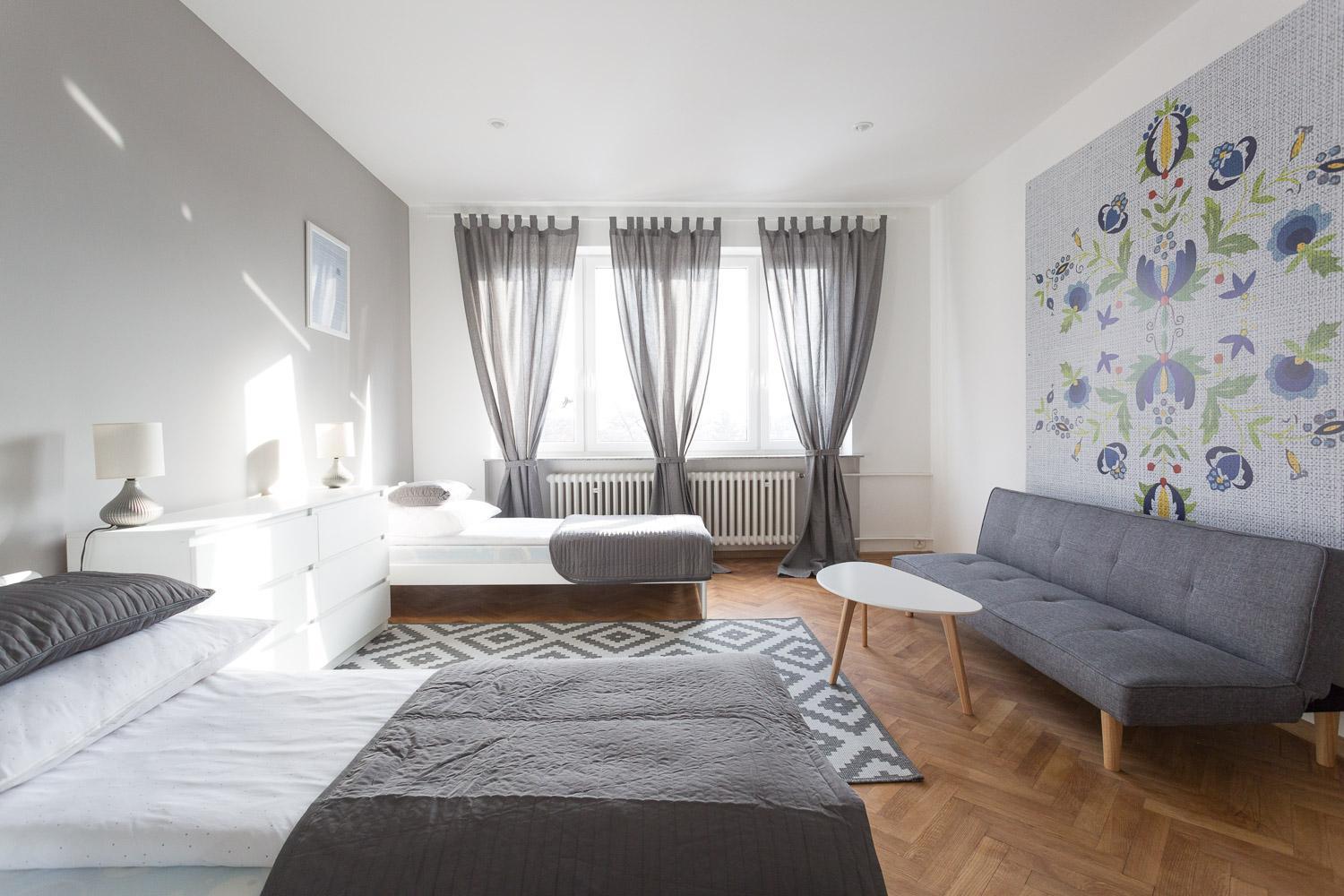 Large Twin Room with Shared Bathroom photo 2