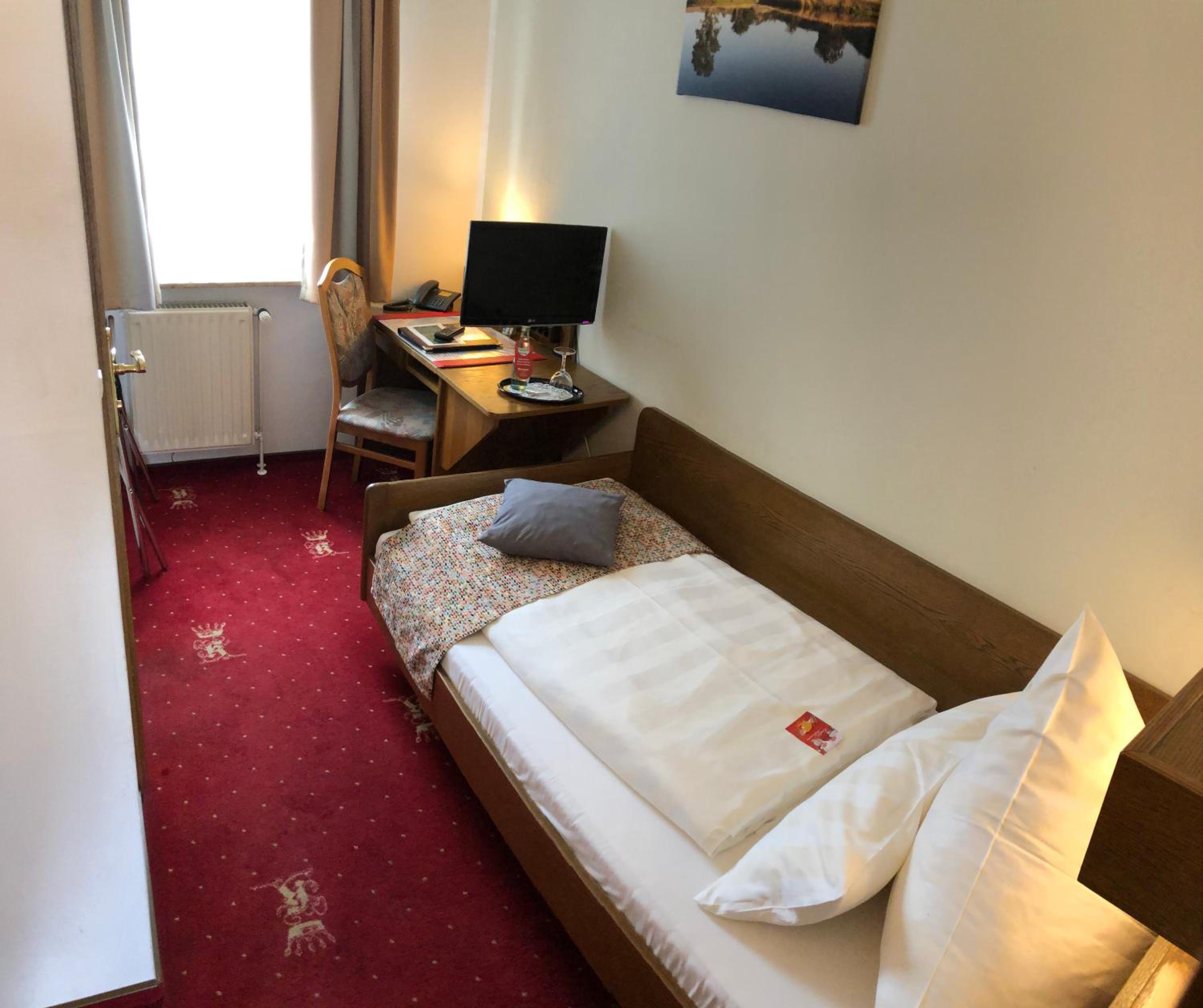 Small Single Room photo 1