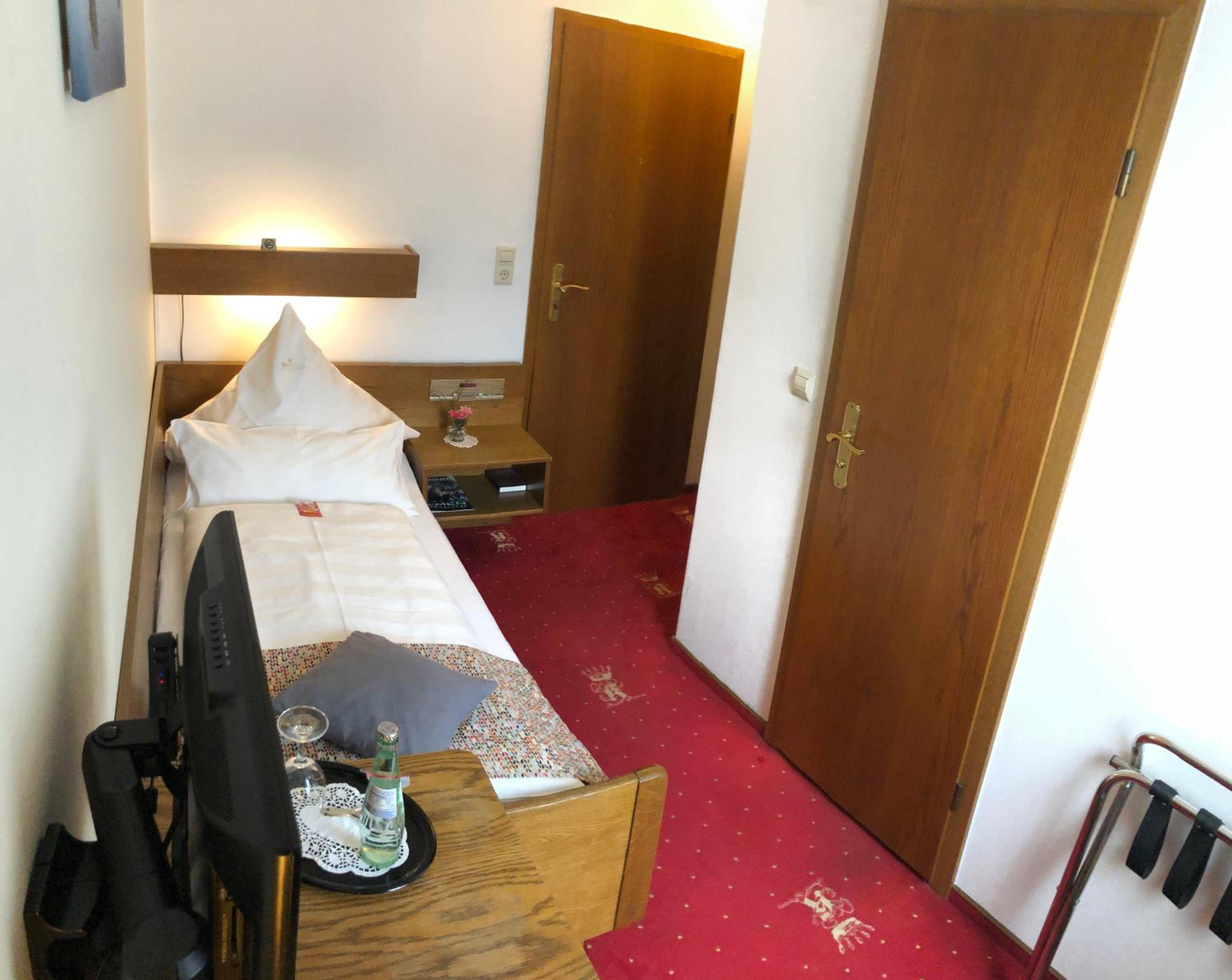 Small Single Room photo 2