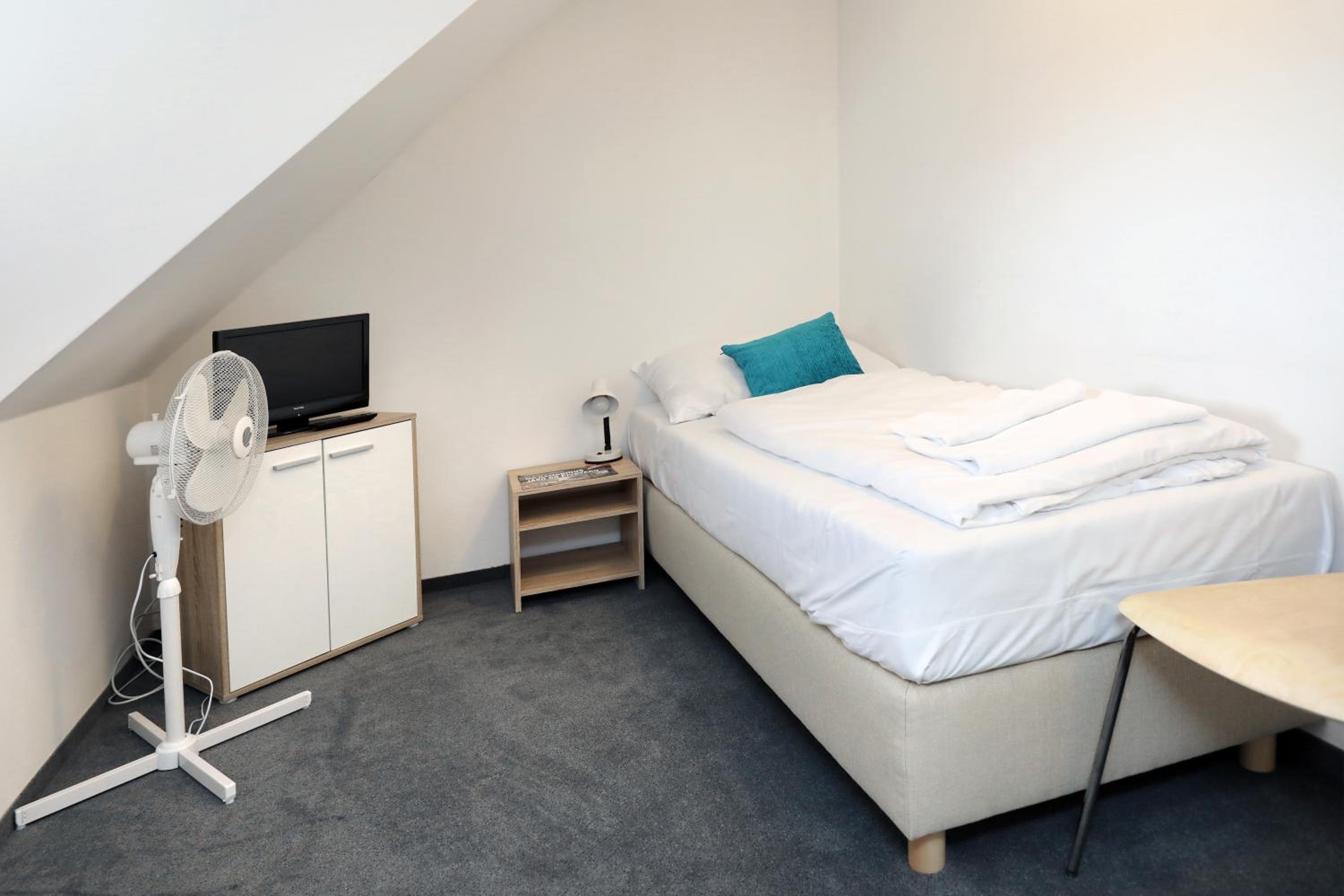 Small Twin Room photo 1