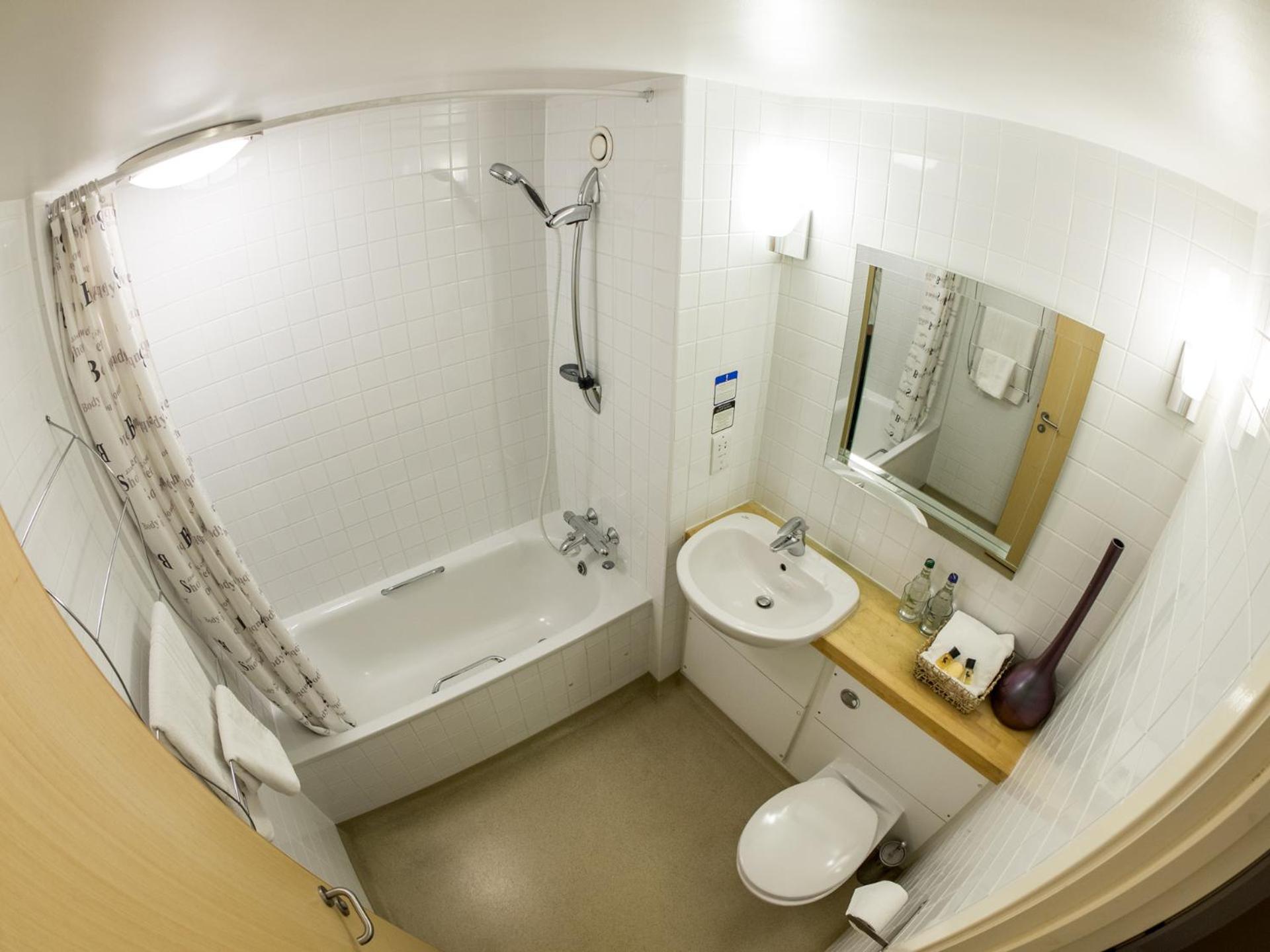 Twin Room - Photo 3