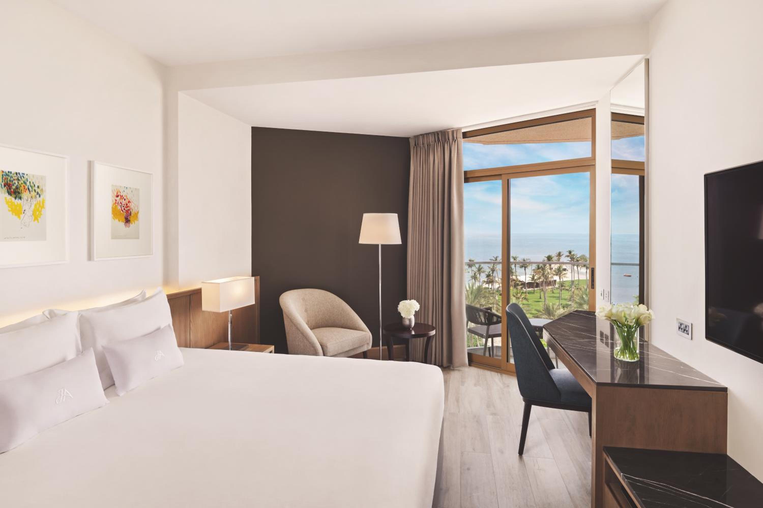 Two Sea View Connecting Family Rooms, Private Beach & Splash Park
