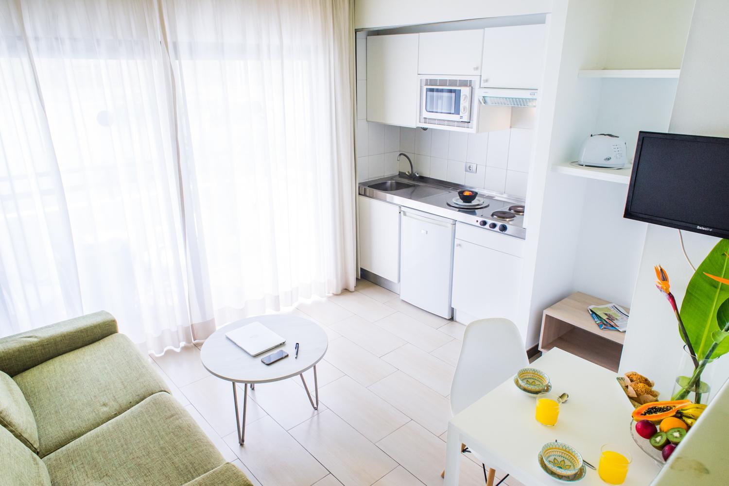 Superior Studio with Balcony (2 Adults) - Photo 2