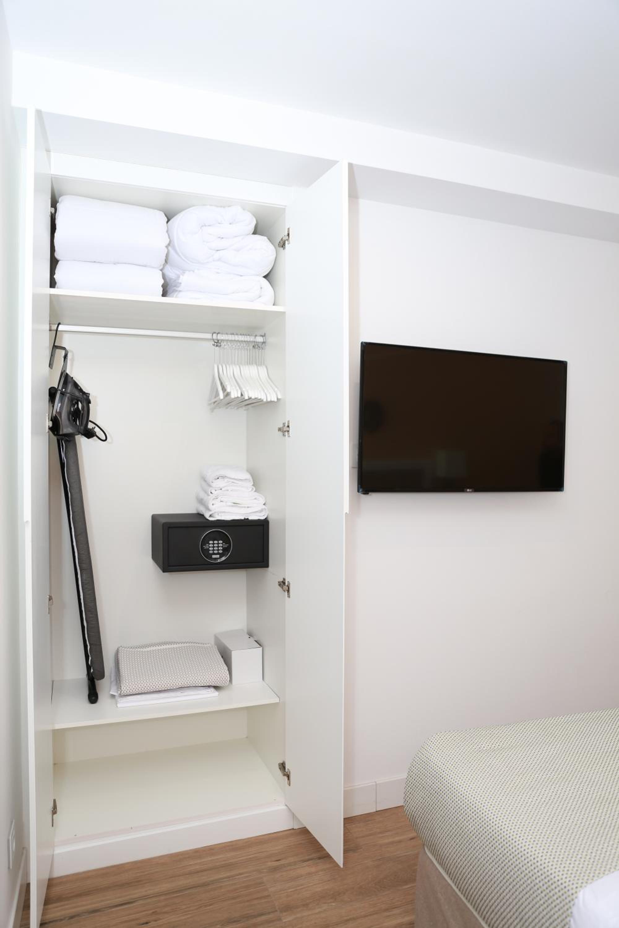 Two-Bedroom Apartment - Photo 4