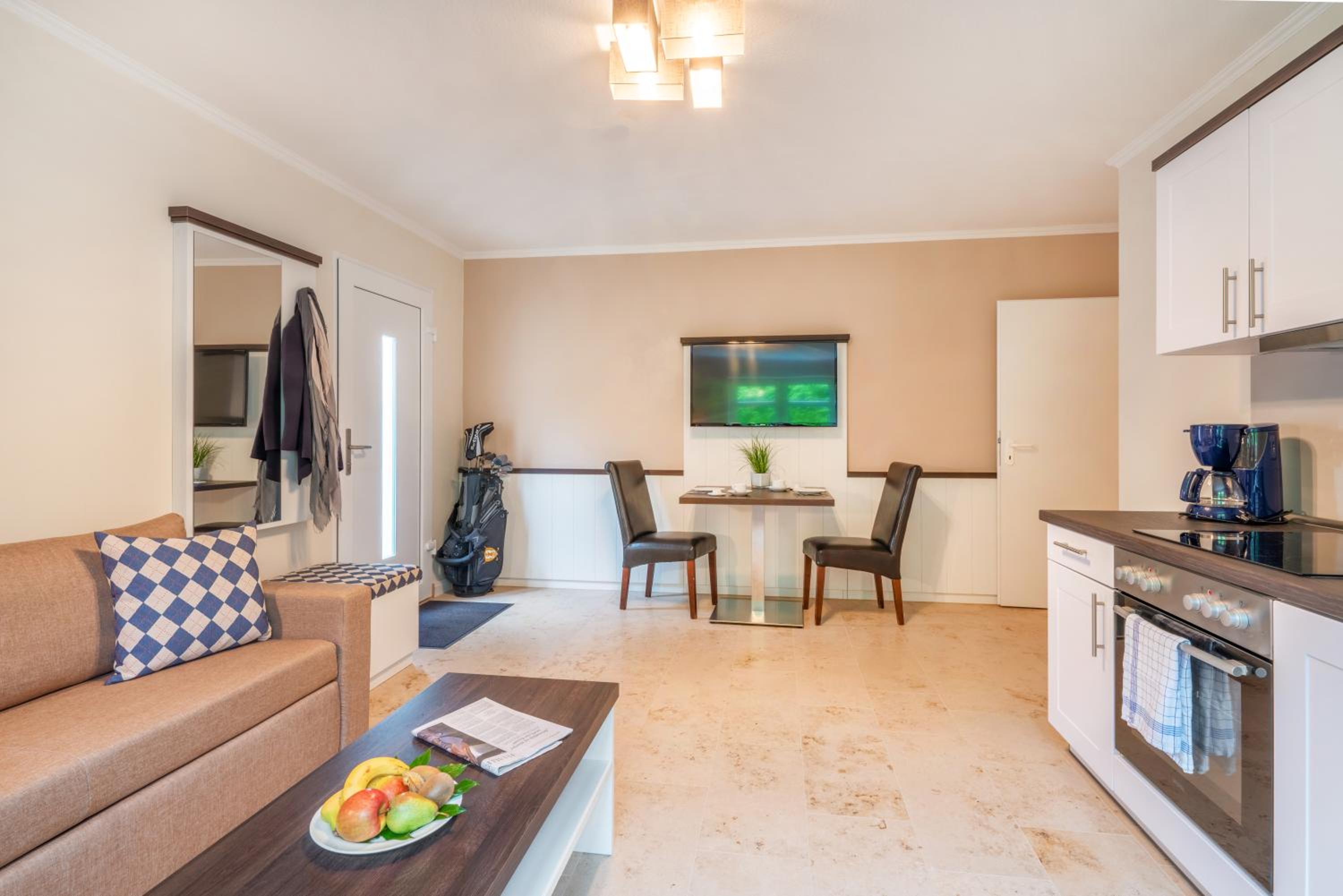 Superior Double Room thumbnail 5
