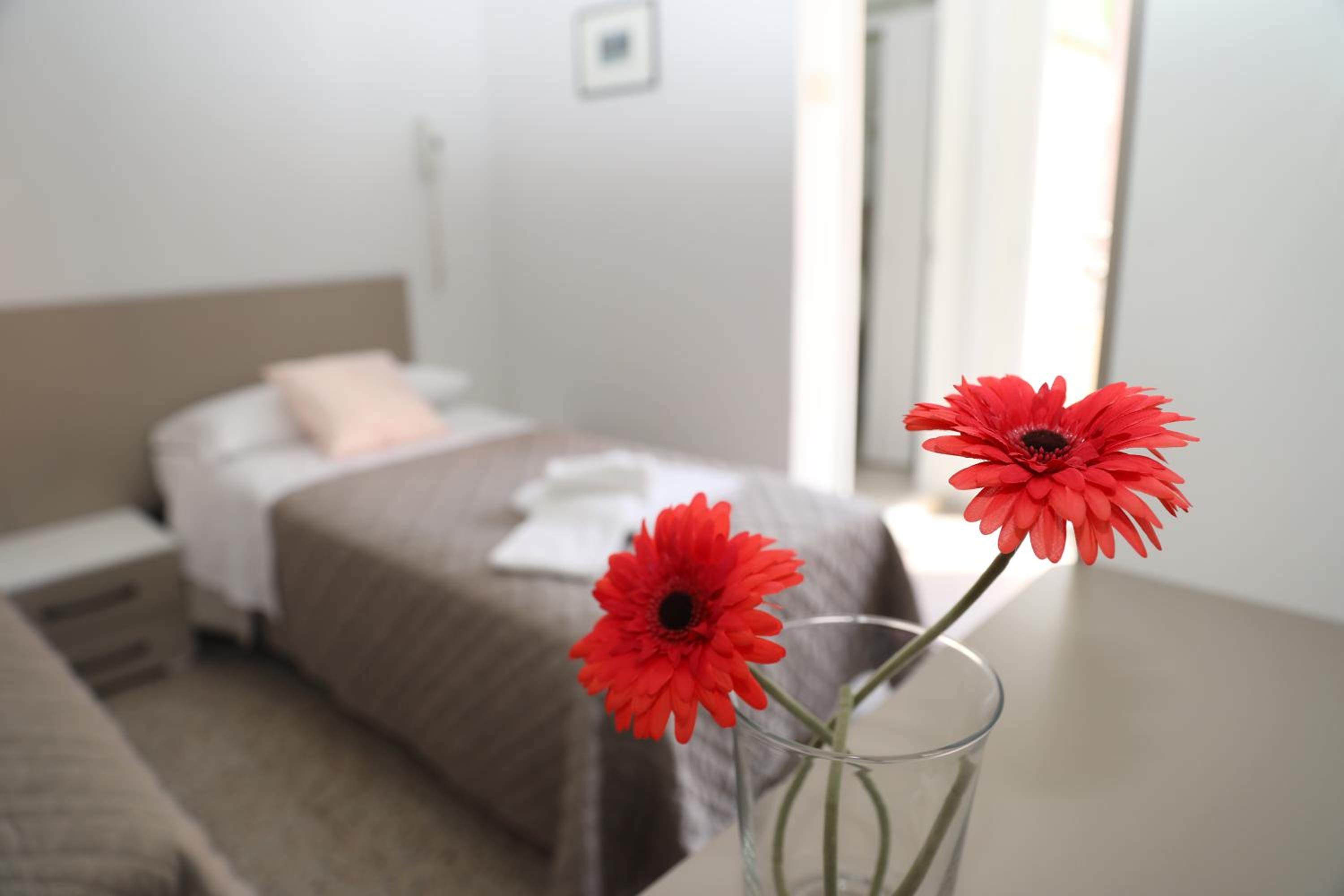 Double or Twin Room with Balcony - Photo 9