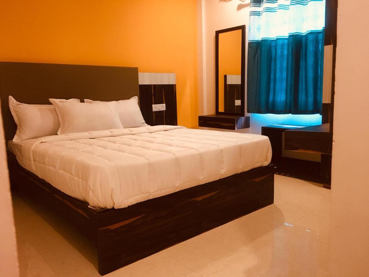 King Room with Balcony - Photo 1