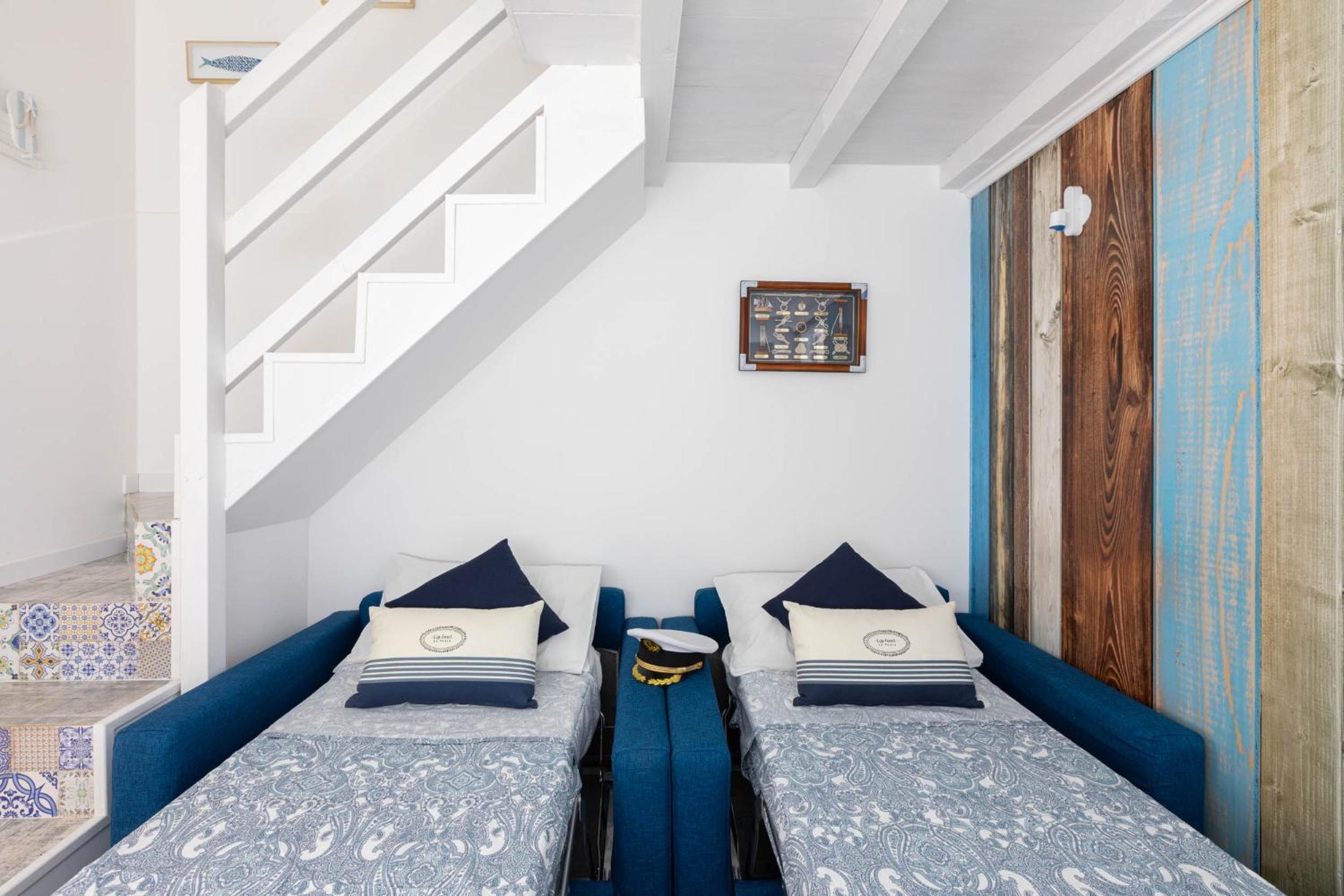 Two-Bedroom House - Photo 18
