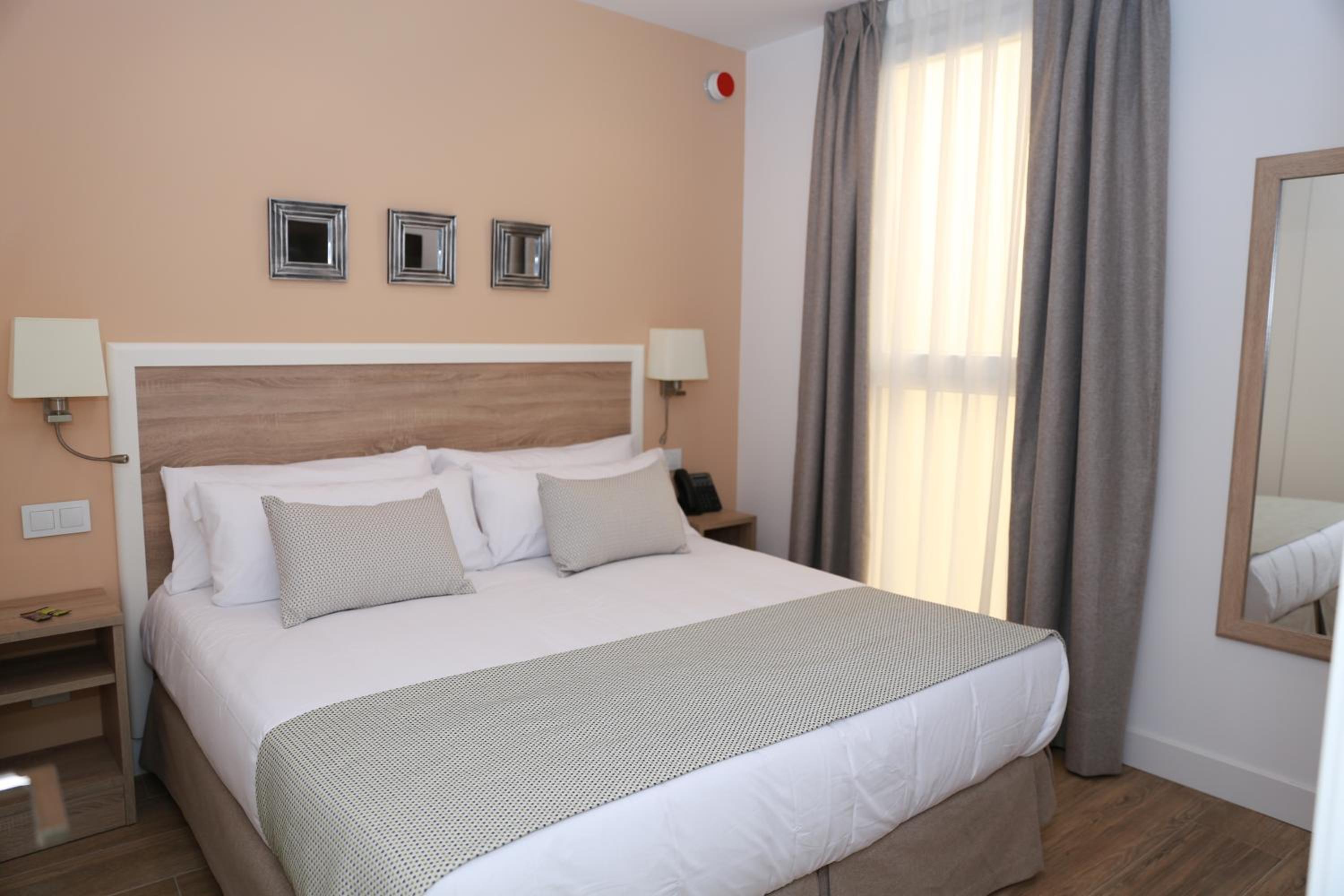 One-Bedroom Apartment - Photo 4