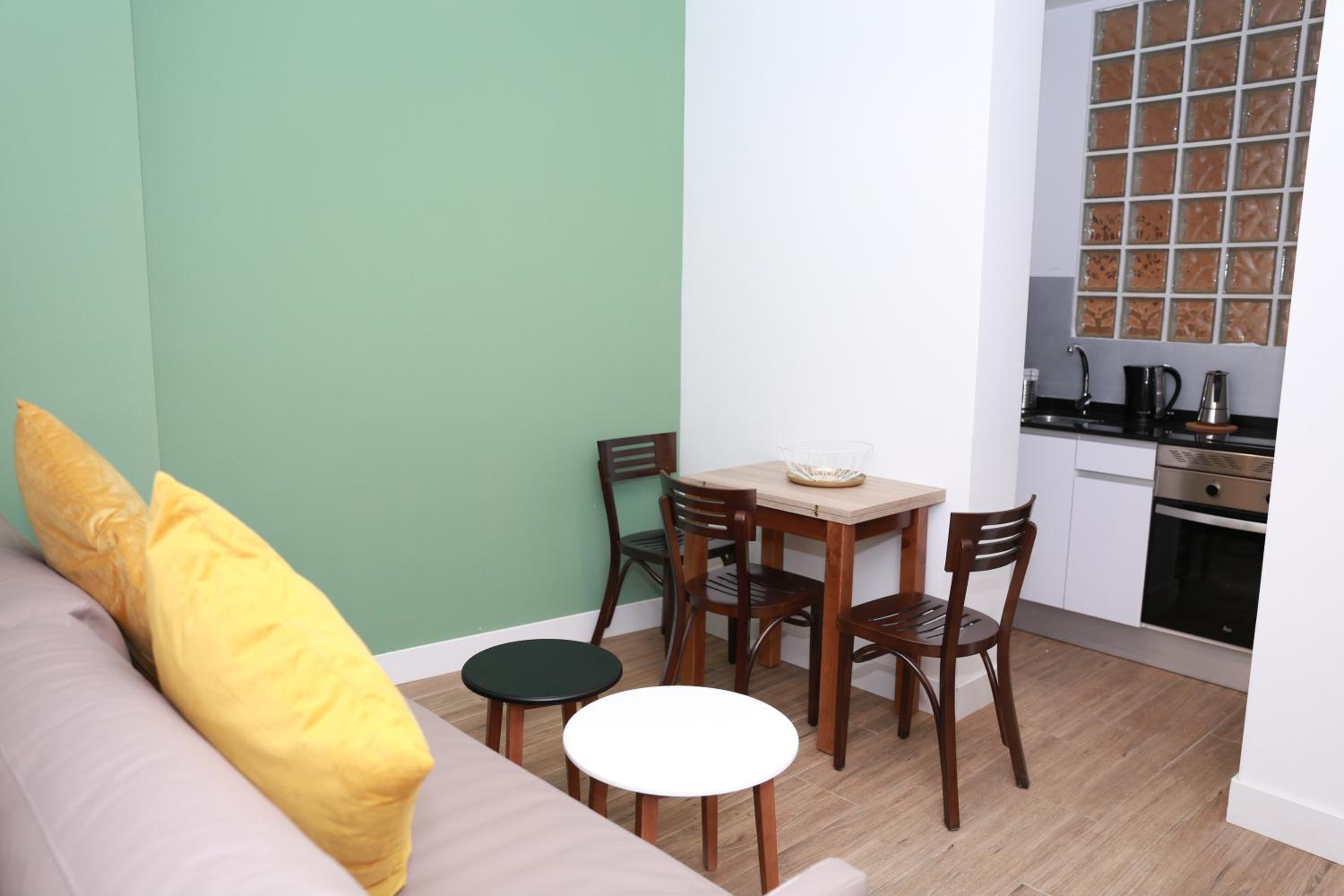 Studio Apartment - Photo 4