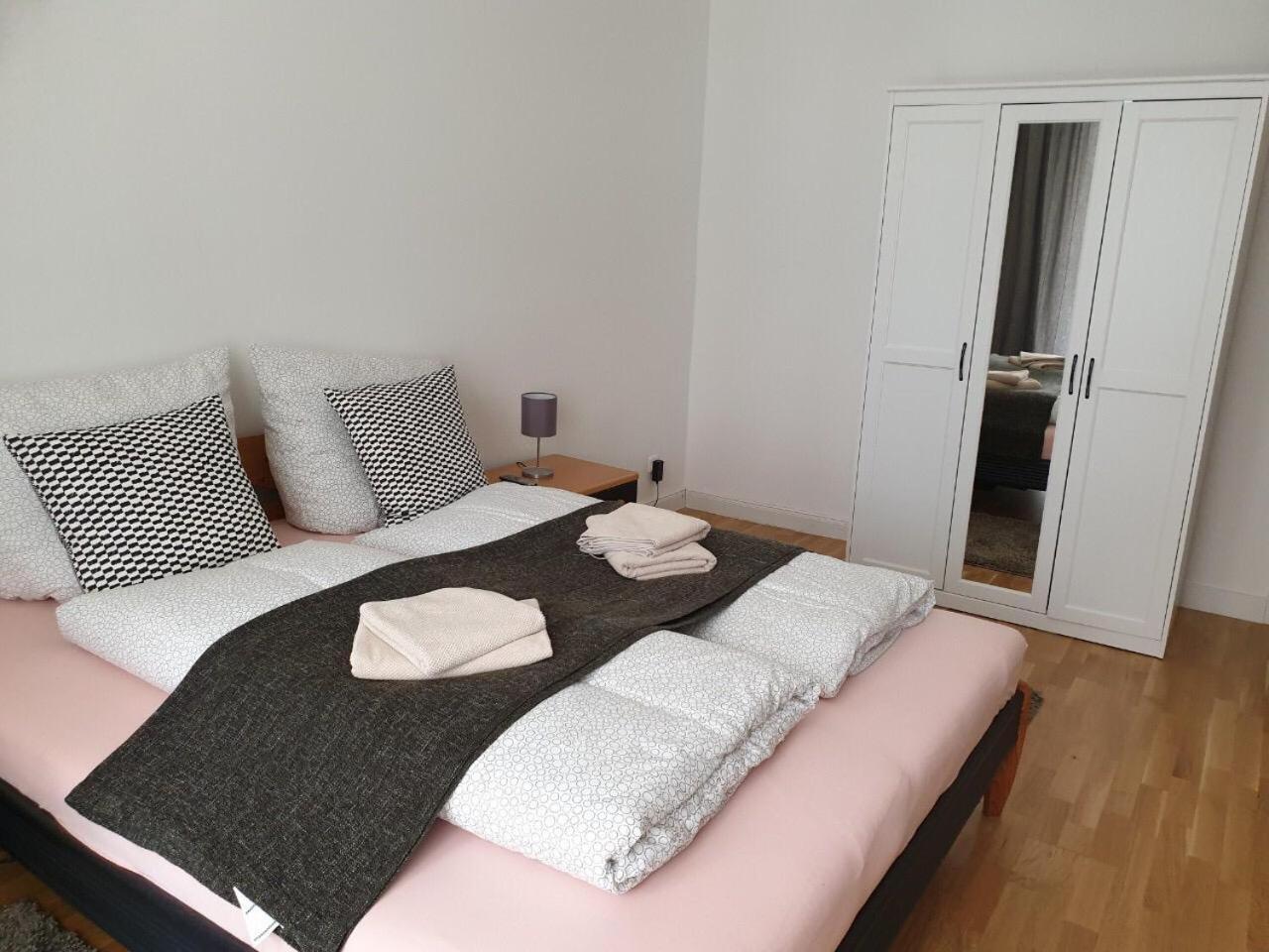 Three-Bedroom Apartment - Photo 31