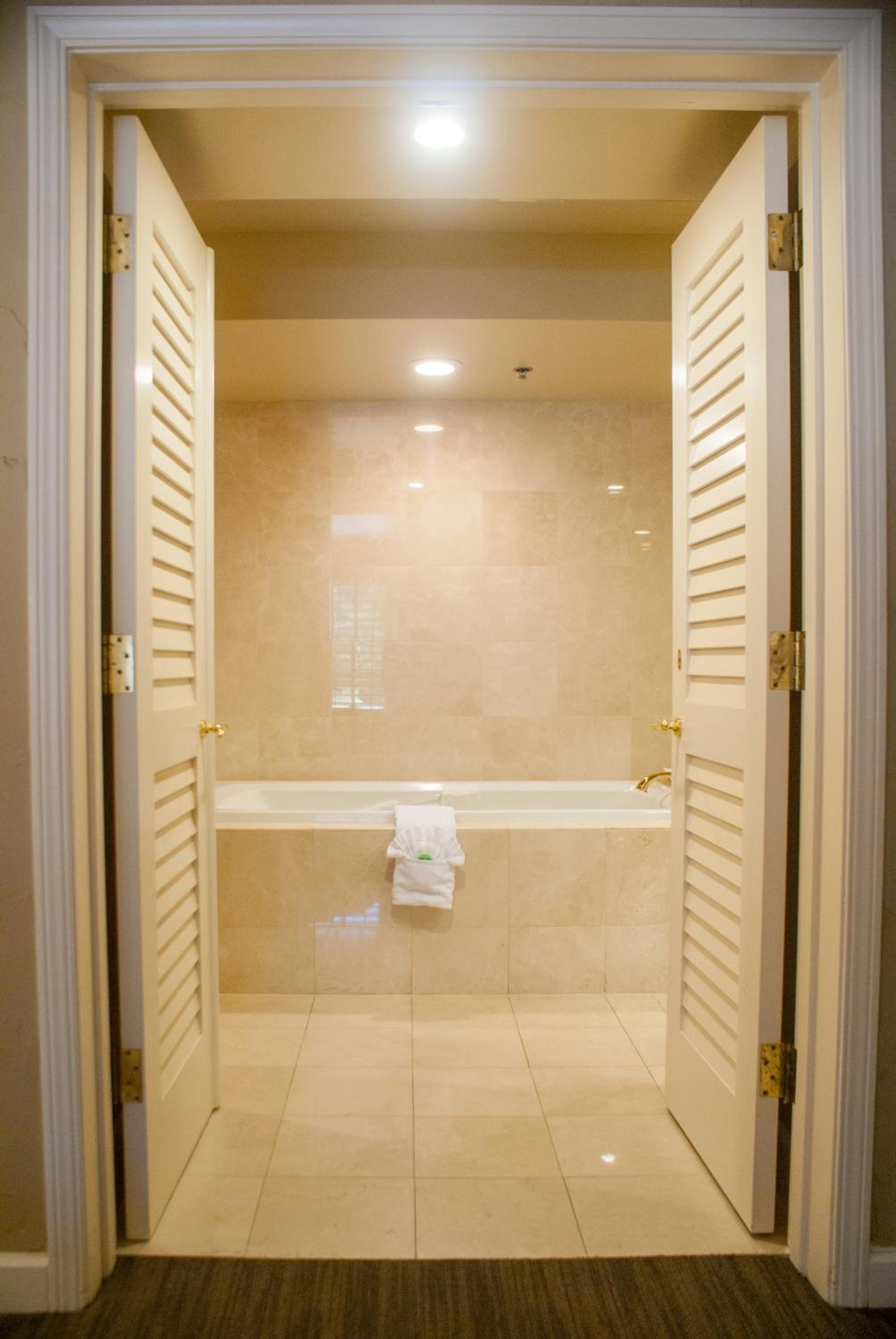 One-Bedroom King Suite - Photo 4