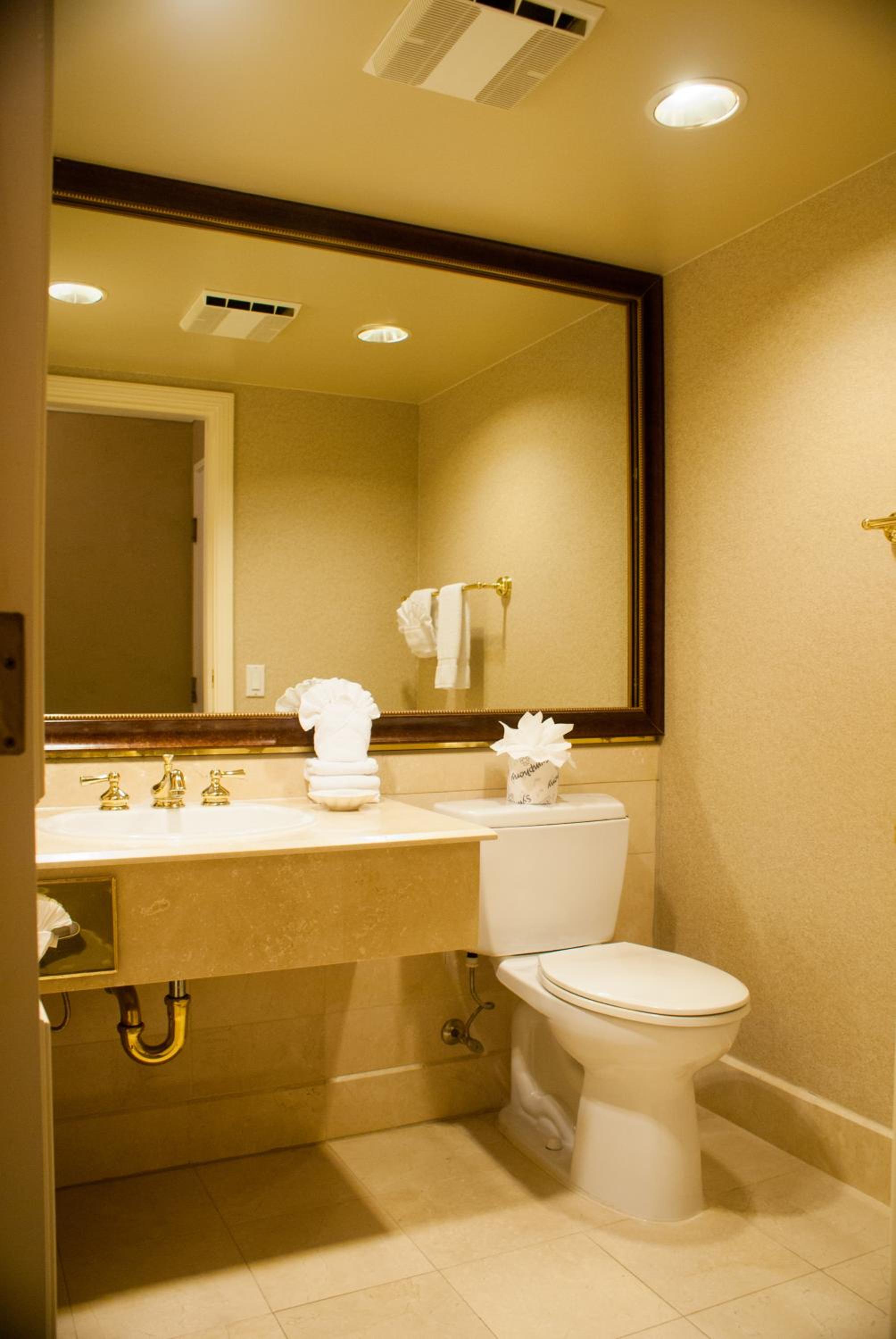 Double Room with City View - Photo 2